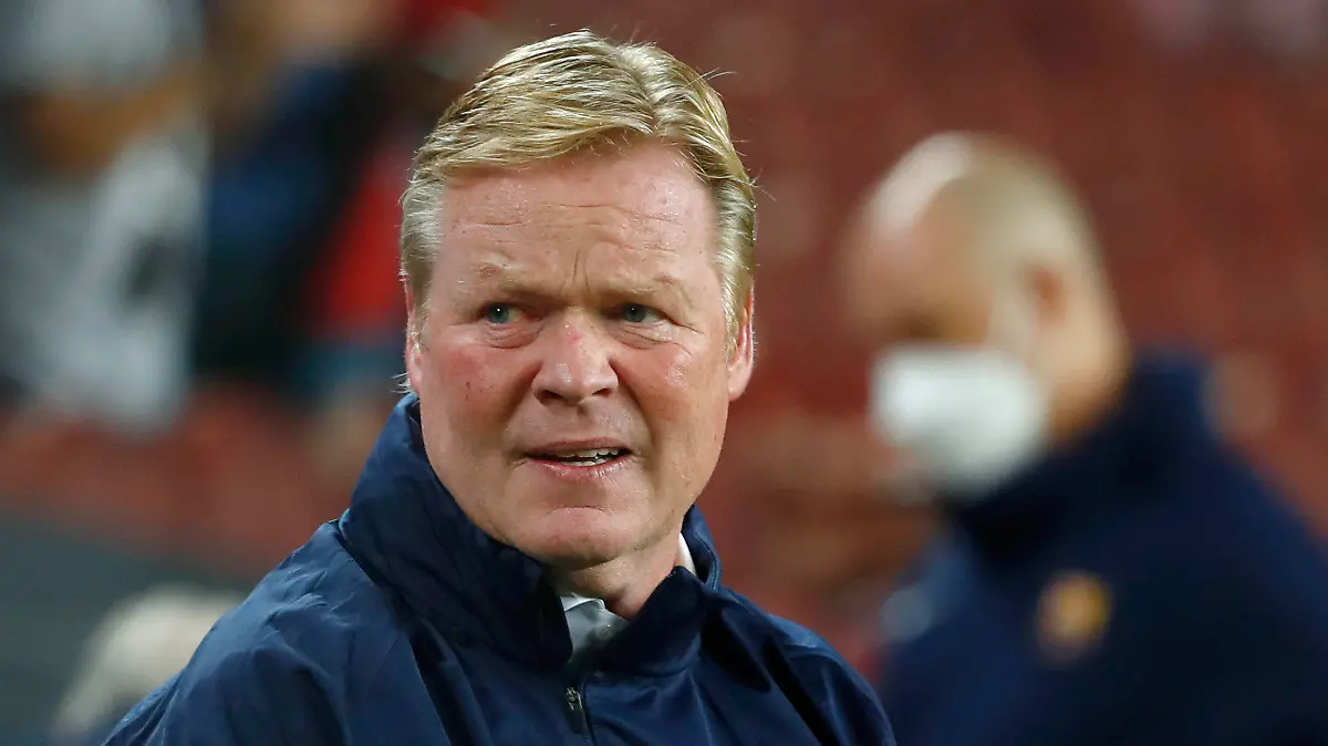20.09.2021, Spanien, Barcelona: Fußball: Primera Division, Spanien, 5. Spieltag, FC Barcelona - FC Granada im Camp Nou-Stadion. Ronald Koeman, Trainer vom FC Barcelona,  reagiert. Foto: Joan Monfort/AP/dpa +++ dpa-Bildfunk +++