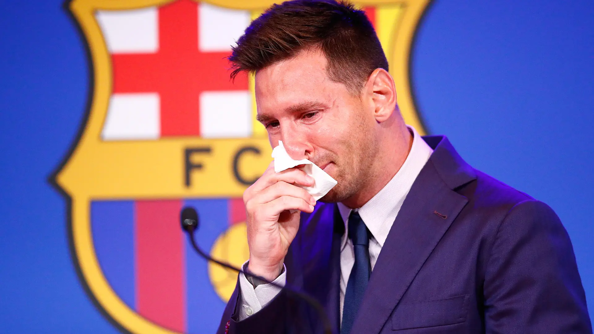 BARCELONA, SPAIN - AUGUST 08: Lionel Messi of FC Barcelona faces the media during a press conference at Nou Camp on August 08, 2021 in Barcelona, Spain. (Photo by Eric Alonso/Getty Images) *** BESTPIX ***