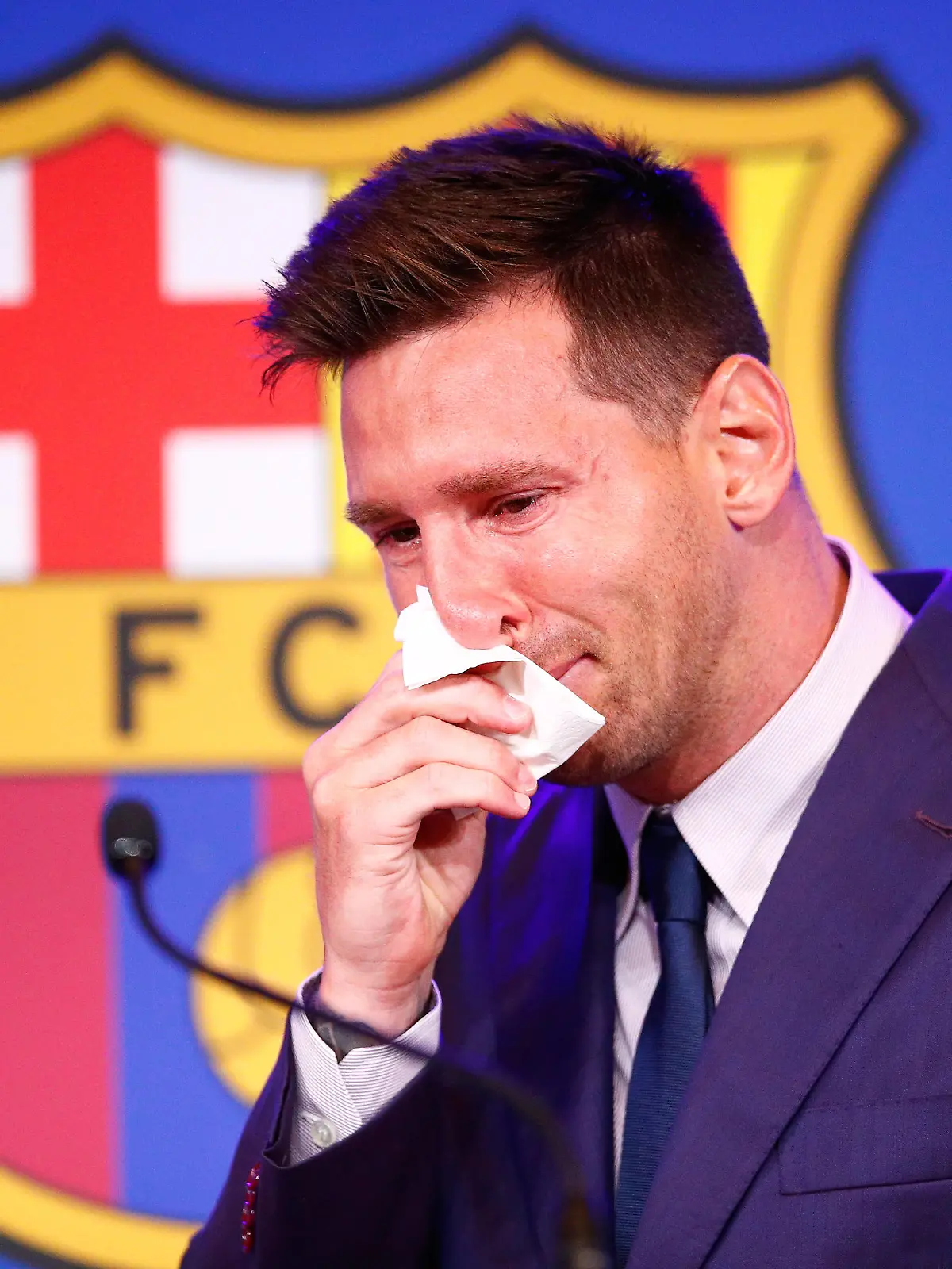 BARCELONA, SPAIN - AUGUST 08: Lionel Messi of FC Barcelona faces the media during a press conference at Nou Camp on August 08, 2021 in Barcelona, Spain. (Photo by Eric Alonso/Getty Images) *** BESTPIX ***