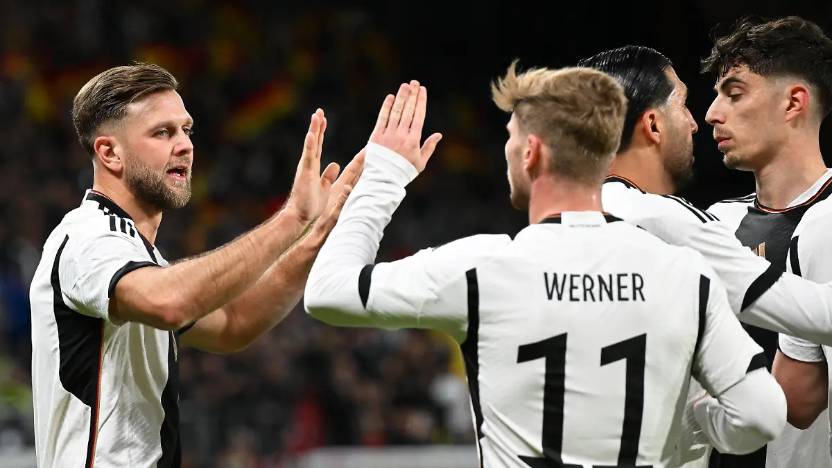 25.03.2023, Rheinland-Pfalz, Mainz: Fußball: Länderspiele, Deutschland - Peru, Mewa Arena. Deutschlands Niclas Füllkrug (l) jubelt mit Teamkollege Timo Werner (M) nach seinem Treffer zum 2:0. Foto: Arne Dedert/dpa +++ dpa-Bildfunk +++