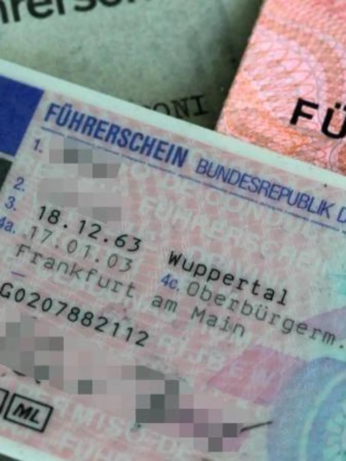 Den Führerschein abgeben: Können zwei Fahrverbote zusammengelegt werden? Foto: Oliver Berg