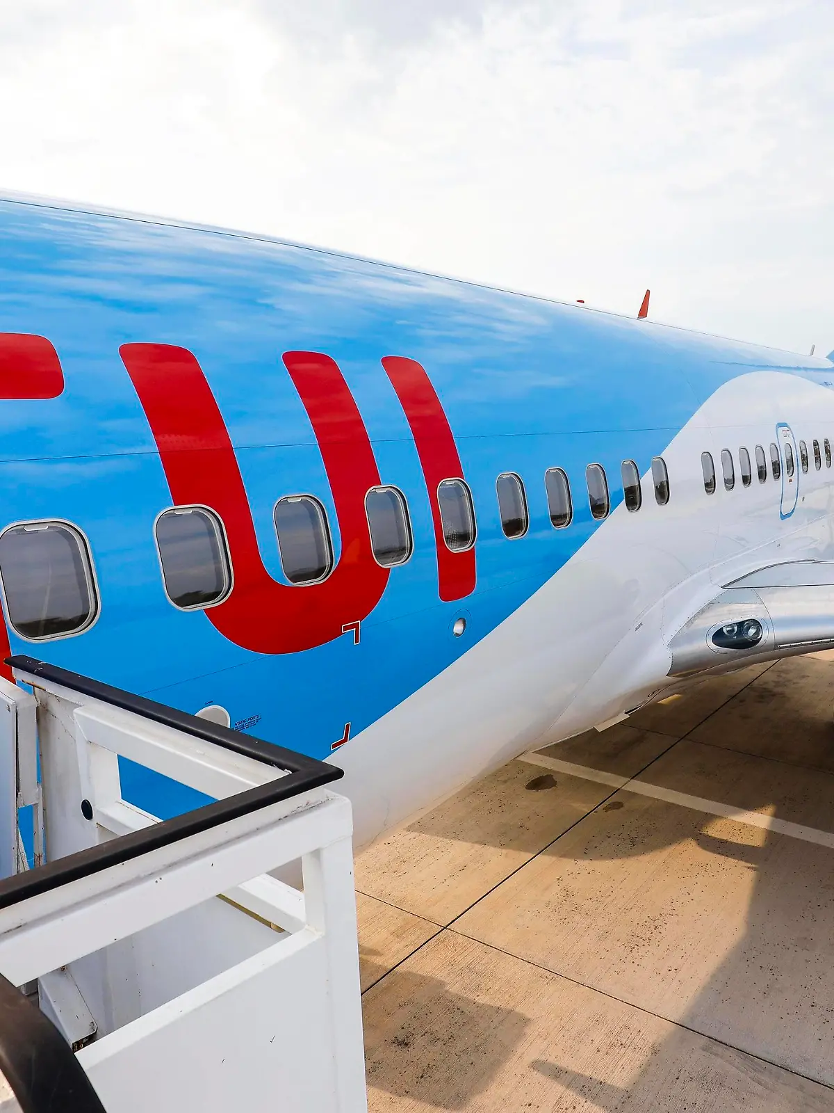  10.09.2019, Patras, Peloponnes, Griechenland - Urlauber besteigen ein TUI Flugzeug, Flughafen Araxos GPA. Patras Peloponnes Griechenland *** 10 09 2019, Patras, Peloponnese, Greece Holidaymakers board a TUI aircraft, Araxos airport GPA Patras Peloponnese Greece