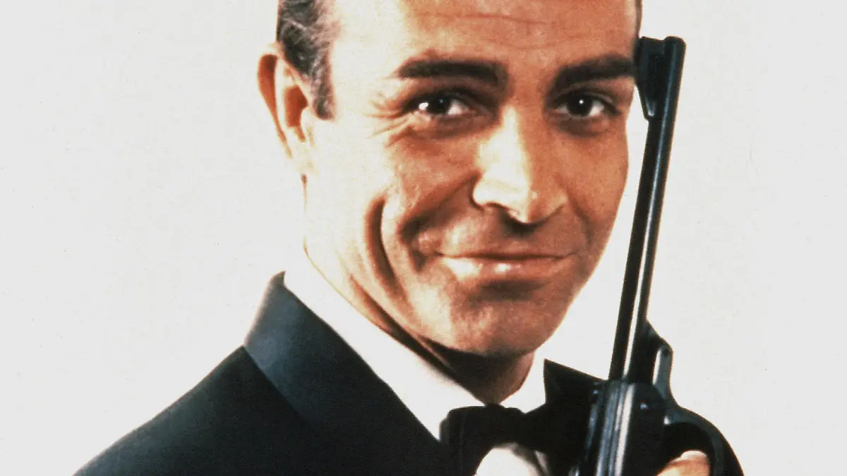 James Bond (Sean Connery) wird vom britischen Geheimdienst nach Istanbul ins russische Konsulat geschickt. Er soll eine Chiffriermaschine entwenden und einer hbschen Genossin zur Flucht in den Westen verhelfen.