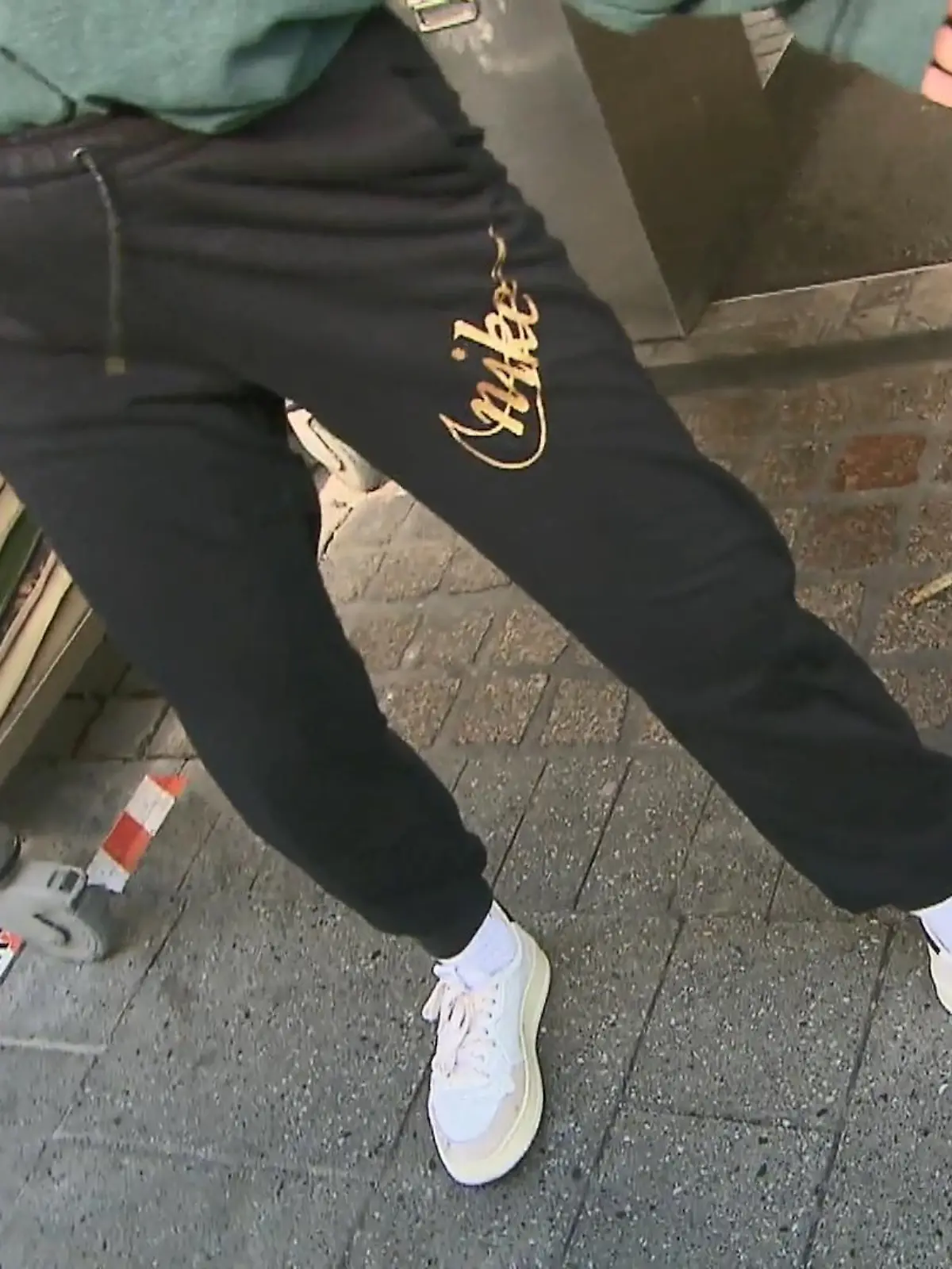 Bild zu: "Betreiber erteilt Jogginghosen-Verbot"