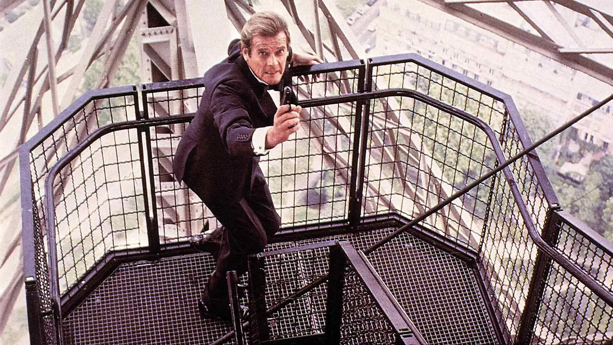 View To A Kill, A (1985) Roger Moore James Bond (Roger Moore) jagt einen millionenschweren Geschaeftsmann, der das Geheimnis eines neuen Mikrochips an die Sowjets verraten will. Regie: John Glen ,