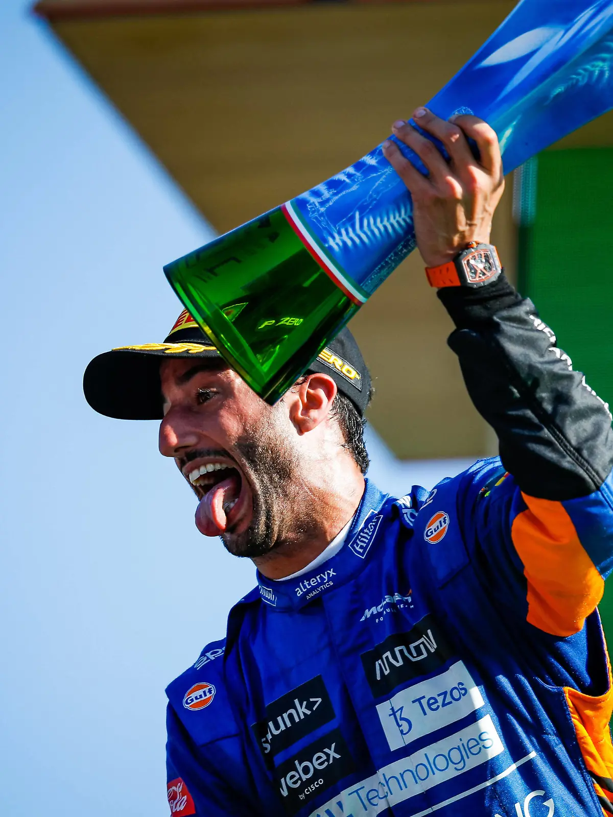  RICCIARDO Daniel aus, McLaren MCL35M, portrait celebrating victory on the podium during the Formula 1 Heineken Gran Premio D italia 2021, Italian Grand Prix, 14th round of the 2021 FIA Formula One World Championship, WM, Weltmeisterschaft from September 9 to 12, 2021 on the Autodromo Nazionale di Monza, in Monza, Italy FORMULE 1 : Grand prix d Italie - Monza - 12/09/2021 DPPI/Panoramic PUBLICATIONxNOTxINxFRAxITAxBEL 20210912_GOODEN__GO02417