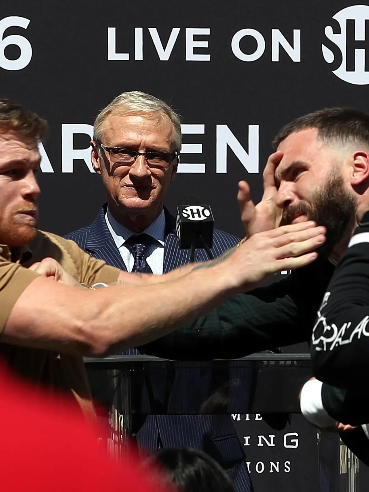  September 21, 2021, Beverly Hills, California, USA: CANELO ALVAREZ L lunges at CALEB PLANT during a press conference, PK, Pressekonferenz Tuesday to announce their 168-pound title bout on November 6 live at MGM Grand Garden Arena in Las Vegas. Alvarez shoved Plant while Plant swung back with a left hand that missed. Beverly Hills USA - ZUMAf136 20210921_zap_f136_003 Copyright: xChrisxFarinax