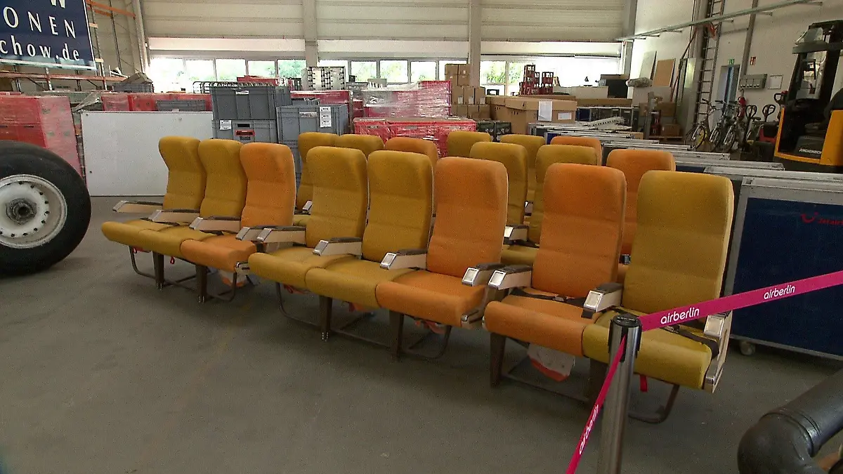 Selbst das Interieur des Flugzeugs wird hier angeboten.