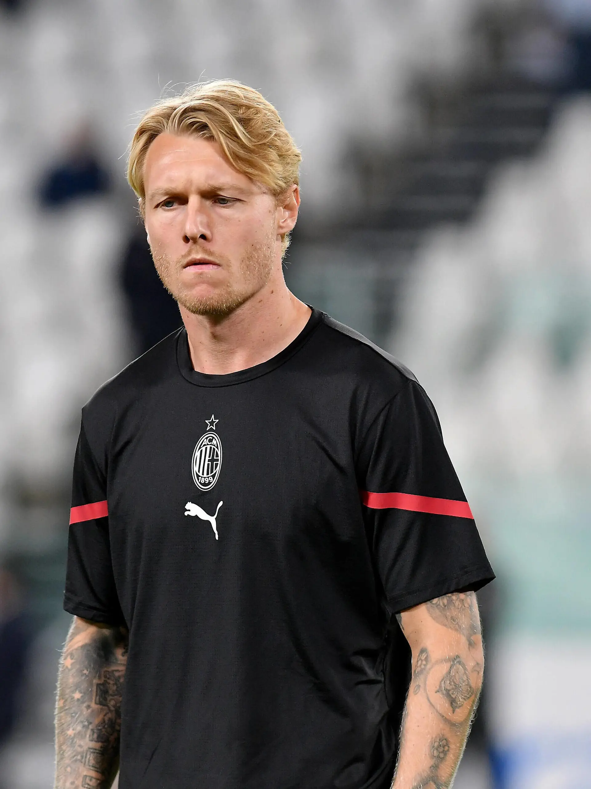 September 19, 2021, Turin, Italy: Simon Kjaer of AC Milan warm up during the Serie A 2021/22 match between Juventus FC and AC Milan at Allianz Stadium on September 19, 2021 in Turin, Italy-Photo ReporterTorino Italian football Serie A match - Juventus FC vs AC Milan, Turin, Italy PUBLICATIONxINxGERxSUIxAUTxONLY - ZUMAl164 20210919_zsa_l164_971 Copyright: xReporterxTorinox 