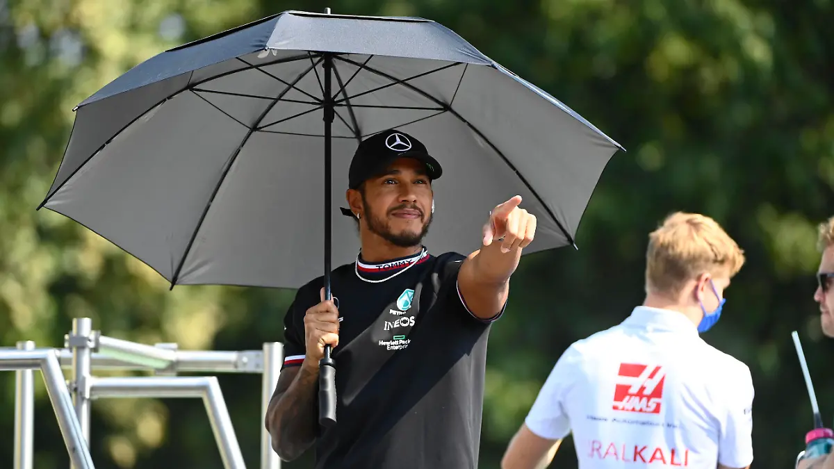 Formula 1 2021: Italian GP AUTODROMO NAZIONALE MONZA, ITALY - SEPTEMBER 12: Sir Lewis Hamilton, Mercedes, in the drivers parade during the Italian GP at Autodromo Nazionale Monza on Sunday September 12, 2021 in Monza, Italy. Photo by Mark Sutton / Sutton Images Images PUBLICATIONxINxGERxSUIxAUTxHUNxONLY GP2114_114430_MS23978 