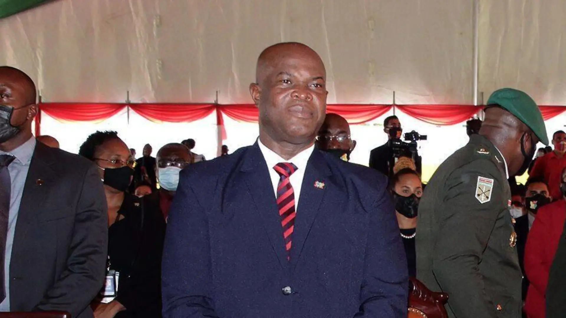 PARAMARIBO - vlnr Ashwin Adhin, Ronnie Brunswijk, Chan Santokhi en Desi Bouterse tijdens de inauguratie van Santokhi als president van Suriname. De leider van de VHP volgt Desi Bouterse op, wiens partij NDP de parlementsverkiezingen verloor. ANP RANU ABHELAKH *** PARAMARIBO vlnr Ashwin Adhin, Ronnie Brunswijk, Chan Santokhi and Desi Bouterse during the inauguration of Santokhi as president of Suriname The leader of the VHP succeeds Desi Bouterse, whose party NDP lost the parliamentary elections ANP RANU ABHELAKH PUBLICATIONxINxGERxSUIxAUTxONLY Copyright: xHollandsexHoogtex/xxANPx x418235466x