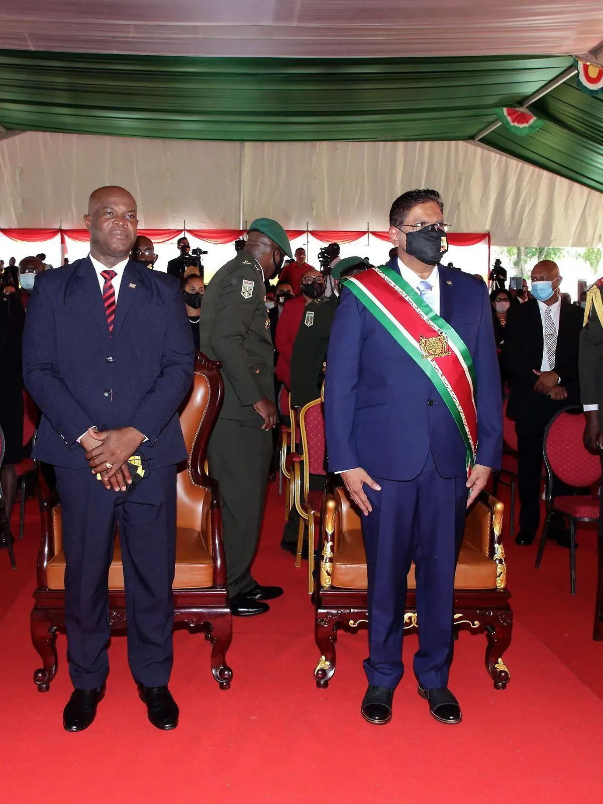 PARAMARIBO - vlnr Ashwin Adhin, Ronnie Brunswijk, Chan Santokhi en Desi Bouterse tijdens de inauguratie van Santokhi als president van Suriname. De leider van de VHP volgt Desi Bouterse op, wiens partij NDP de parlementsverkiezingen verloor. ANP RANU ABHELAKH *** PARAMARIBO vlnr Ashwin Adhin, Ronnie Brunswijk, Chan Santokhi and Desi Bouterse during the inauguration of Santokhi as president of Suriname The leader of the VHP succeeds Desi Bouterse, whose party NDP lost the parliamentary elections ANP RANU ABHELAKH PUBLICATIONxINxGERxSUIxAUTxONLY Copyright: xHollandsexHoogtex/xxANPx x418235466x 