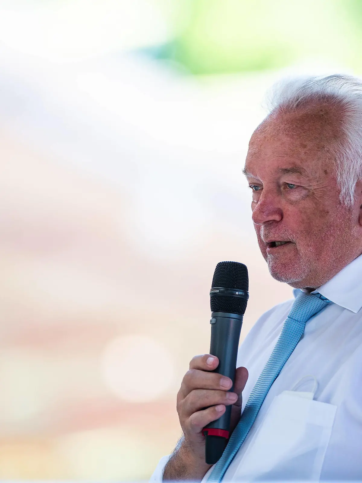 Wahlkampfauftakt FDP Göttingen-Osterode 17.06.2021, Göttingen: Wahlkampfauftakt FDP Göttingen-Osterode. Der stellvertretende FDP-Bundesvorsitzende Wolfgang Kubicki spricht auf der Bühne. Göttingen Niedersachsen Deutschland *** Election Campaign Kick-Off FDP Göttingen Osterode 17 06 2021, Göttingen Election Campaign Kick-Off FDP Göttingen Osterode The Deputy Federal Chairman of the FDP Wolfgang Kubicki speaks on stage Göttingen Lower Saxony Germany 