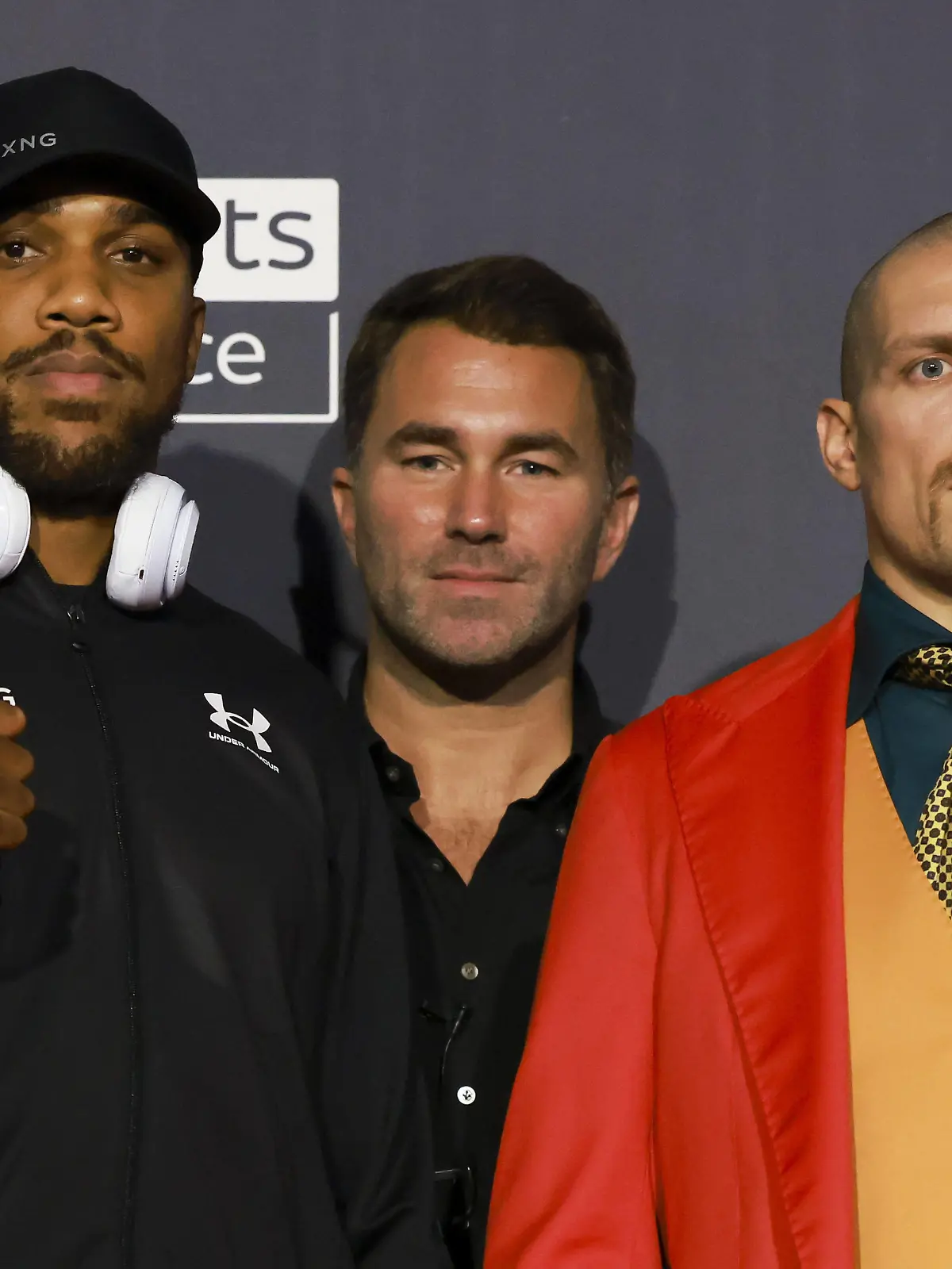 Mandatory Credit: Photo by Simon Dael/Shutterstock 12460188aa Anthony Joshua and Oleksandr Usyk during their pre-fight press conference, PK, Pressekonferenz Anthony Joshua vs. Oleksandr Usyk Press Conference, Boxing, Tottenham Hotspur Stadium, London, UK - 23 Sep 2021 EDITORIAL USE ONLY No use with unauthorised audio, video, data, fixture lists, club/league logos or live services. Online in-match use limited to 120 images, no video emulation. No use in betting, games or single club/league/player publications. Anthony Joshua vs. Oleksandr Usyk Press Conference, Boxing, Tottenham Hotspur Stadium, London, UK - 23 Sep 2021 EDITORIAL USE ONLY No use with unauthorised audio, video, data, fixture lists, club/league logos or live services. Online in-match use limited to 120 images, no video emulation. No use in betting, games or single club/league/player publications. PUBLICATIONxINxGERxSUIxAUTXHUNxGRExMLTxCYPxROMxBULxUAExKSAxONLY Copyright: xSimonxDael/Shutterstockx 12460188aa