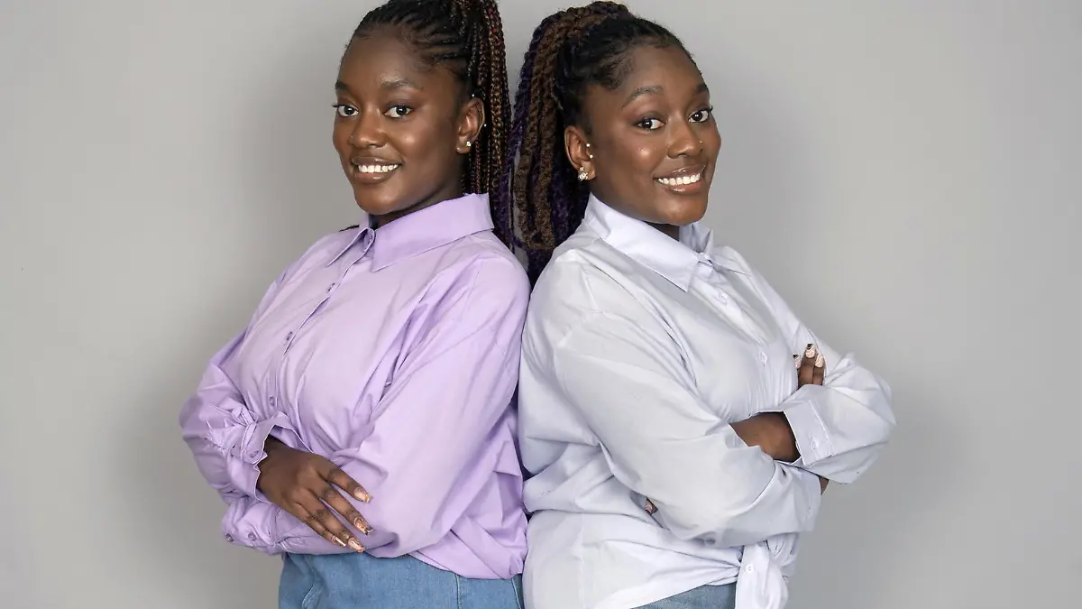 EXKLUSIV - SONDERKONDITIONEN: DOPPELTER ANSTRICH - MINDESTHONORAR 120 EUR
EXCLUSIVE / Conjoined twins, Sanchia (White Shirt) and Eman Mowatt of Birmingham. They were separated in December 2001 after a 16-hour procedure, at Birmingham Children's Hospital - the first time such an operation had been carried out in the UK, and only the third time in the world. 19th September 2021.
Material must be credited "The Sun/News Licensing" unless otherwise agreed. 100% surcharge if not credited. Online rights need to be cleared separately. Strictly one time use only subject to agreement with News Licensing