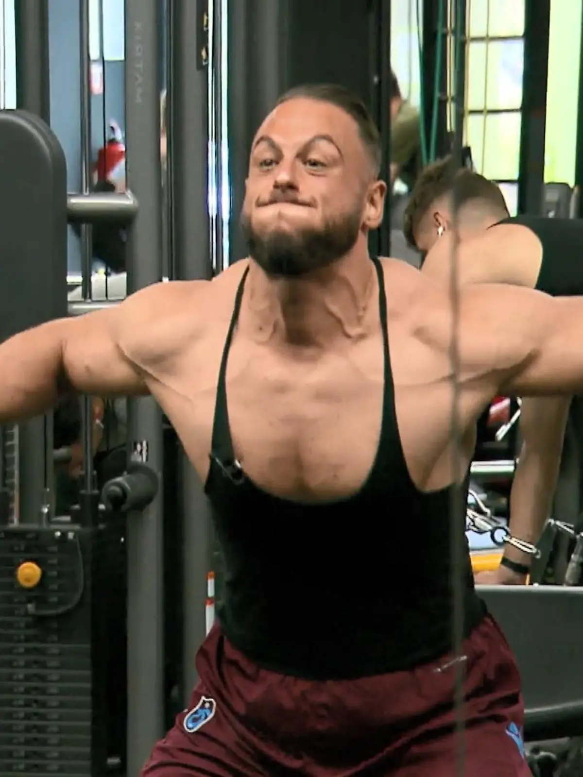Noch vor zwei Jahren brachte Aslan knapp 200 Kilo auf die Waage und schämte sich für seinen Körper. Doch dann kamen die ersten Warnsignale und seine Gesundheit war in Gefahr. Während Corona begann seine Transformation.