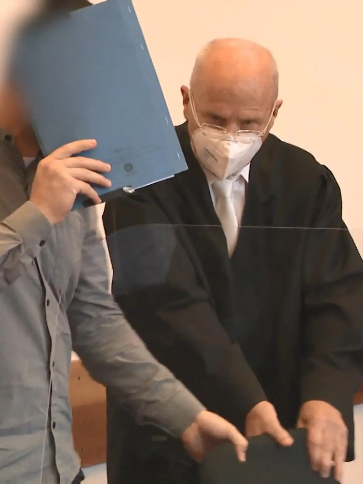 Bild zu: "Mann aus Lemgo steckt Ehefrau an"