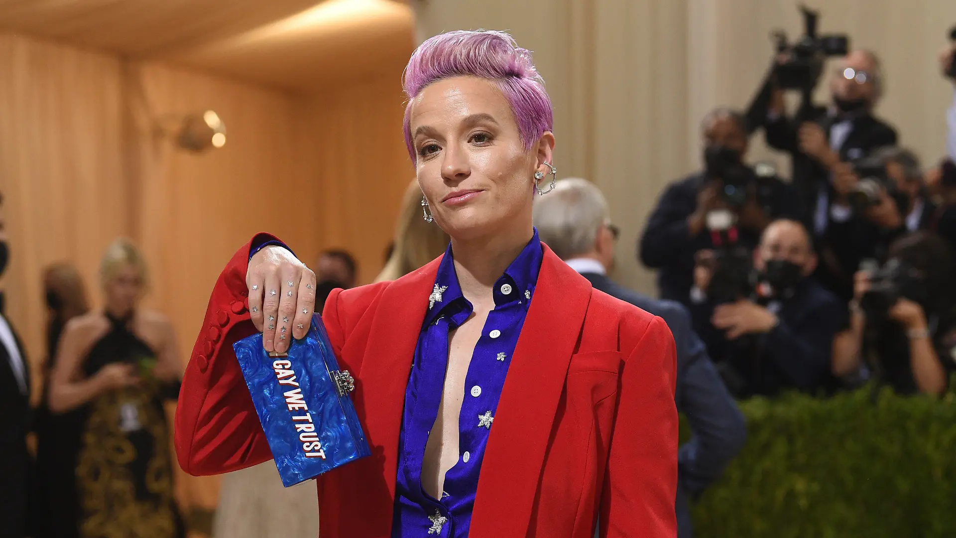 13.09.2021, USA, New York: Megan Rapinoe kommt zur Benefizgala des Costume Institute des Metropolitan Museum of Art anlässlich der Eröffnung der Ausstellung "In America: A Lexicon of Fashion". Foto: Evan Agostini/Invision via AP/dpa +++ dpa-Bildfunk +++