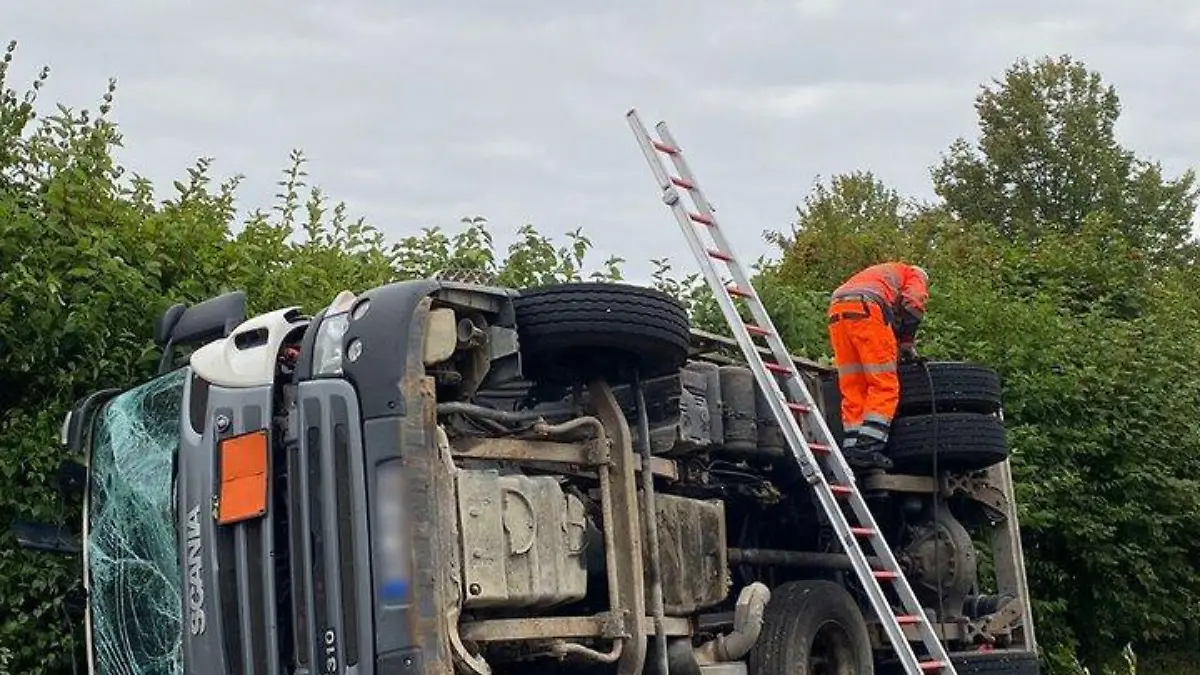 Umgekippter Lkw in Gersdorf