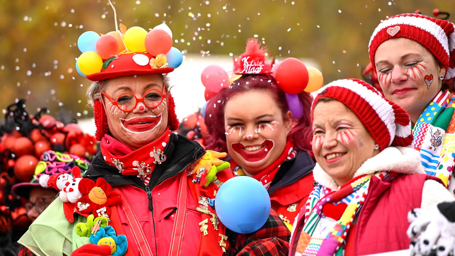  Jecken beim Auftakt des Kölner Karnevals auf dem Heumarkt. Köln, 11.11.2019 *** Jecken at the opening of the Cologne Carnival on the Heumarkt Cologne, 11 11 2019 Foto:xJ.xKrickx/xFuturexImage