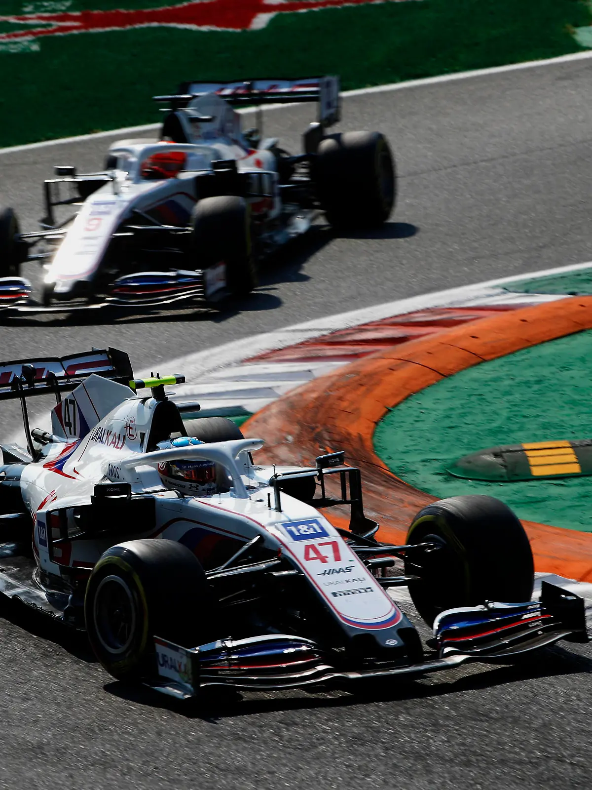  Formula 1 2021: Italian GP AUTODROMO NAZIONALE MONZA, ITALY - SEPTEMBER 12: Mick Schumacher, Haas VF-21, leads Nikita Mazepin, Haas VF-21 during the Italian GP at Autodromo Nazionale Monza on Sunday September 12, 2021 in Monza, Italy. Photo by Zak Mauger / LAT Images Images PUBLICATIONxINxGERxSUIxAUTxHUNxONLY GP2114_130752_56I1279
