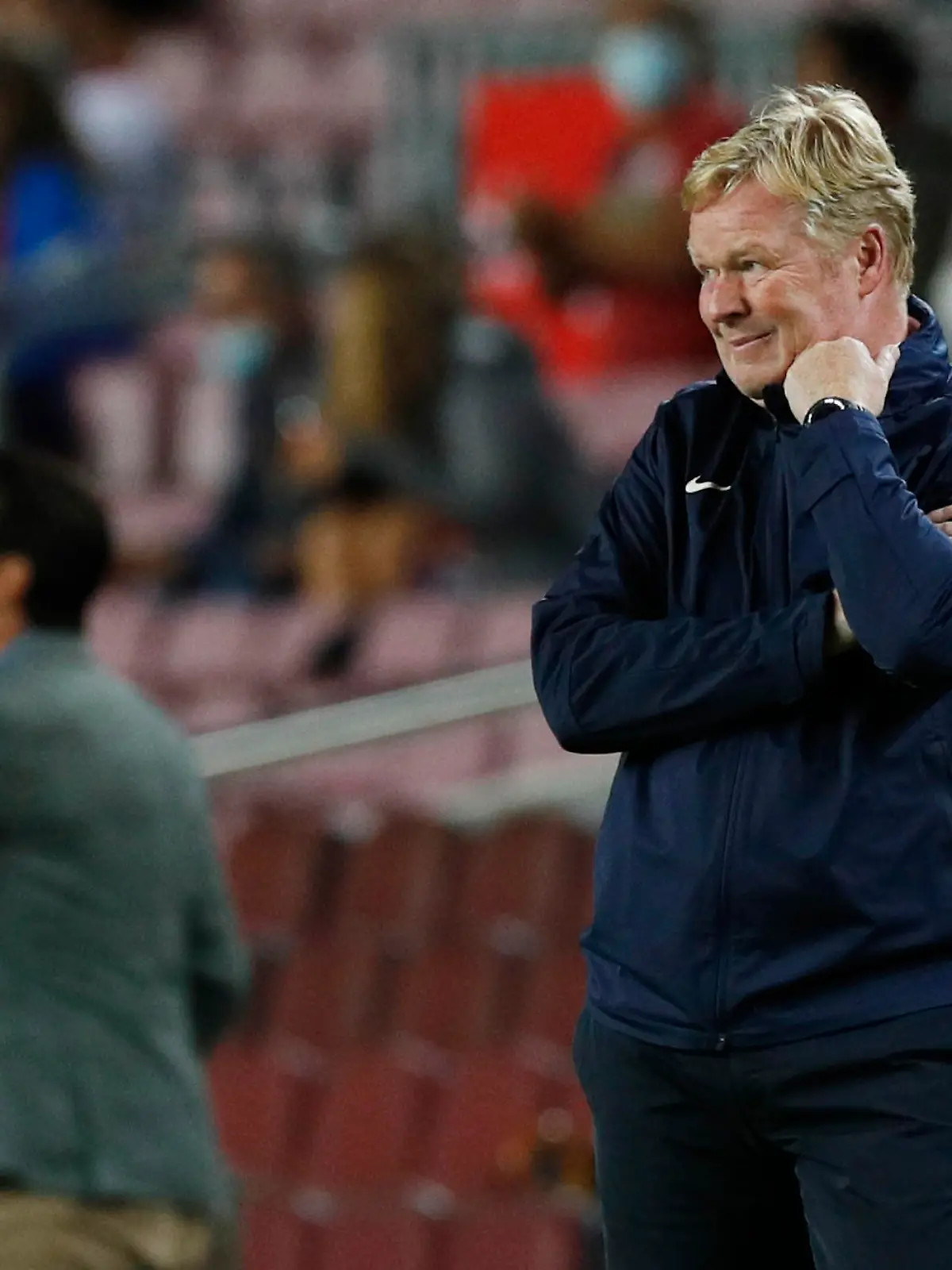 Soccer Football - LaLiga - FC Barcelona v Granada - Camp Nou, Barcelona, Spain - September 20, 2021 FC Barcelona coach Ronald Koeman  reacts REUTERS/Albert Gea
