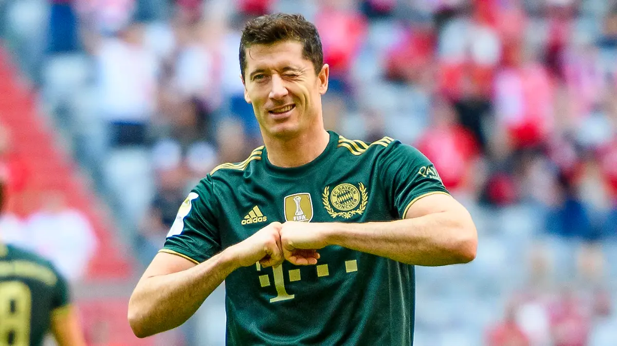 GER, DFB, FC Bayern Muenchen vs. Vfl Bochum / 18.09.2021, Allianz Arena, Muenchen, GER, DFB, FC Bayern Muenchen vs. Vfl Bochum, im Bild Jubel nach dem Tor zum 5-0 durch Robert Lewandowski FCB 9 *** GER, DFB, FC Bayern Muenchen vs Vfl Bochum 18 09 2021, Allianz Arena, Muenchen, GER, DFB, FC Bayern Muenchen vs Vfl Bochum, in the picture cheering after the goal to 5 0 by Robert Lewandowski FCB 9 nordphotoxGmbHx/xStraubmeier nph00004 