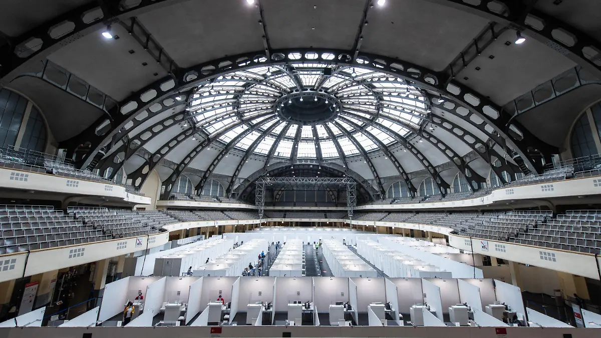 16.09.2021, Hessen, Frankfurt/Main: Das Impfzentrum in der Festhalle in Frankfurt am Main. Nachdem die Impfbereitschaft nachgelassen hat, wird das Impfzentrum künftig in eine kleinere Messehalle verlegt. (zu dpa «Kritik und Wehmut: Abschied von Hessens Impfzentren») Foto: Boris Roessler/dpa +++ dpa-Bildfunk +++