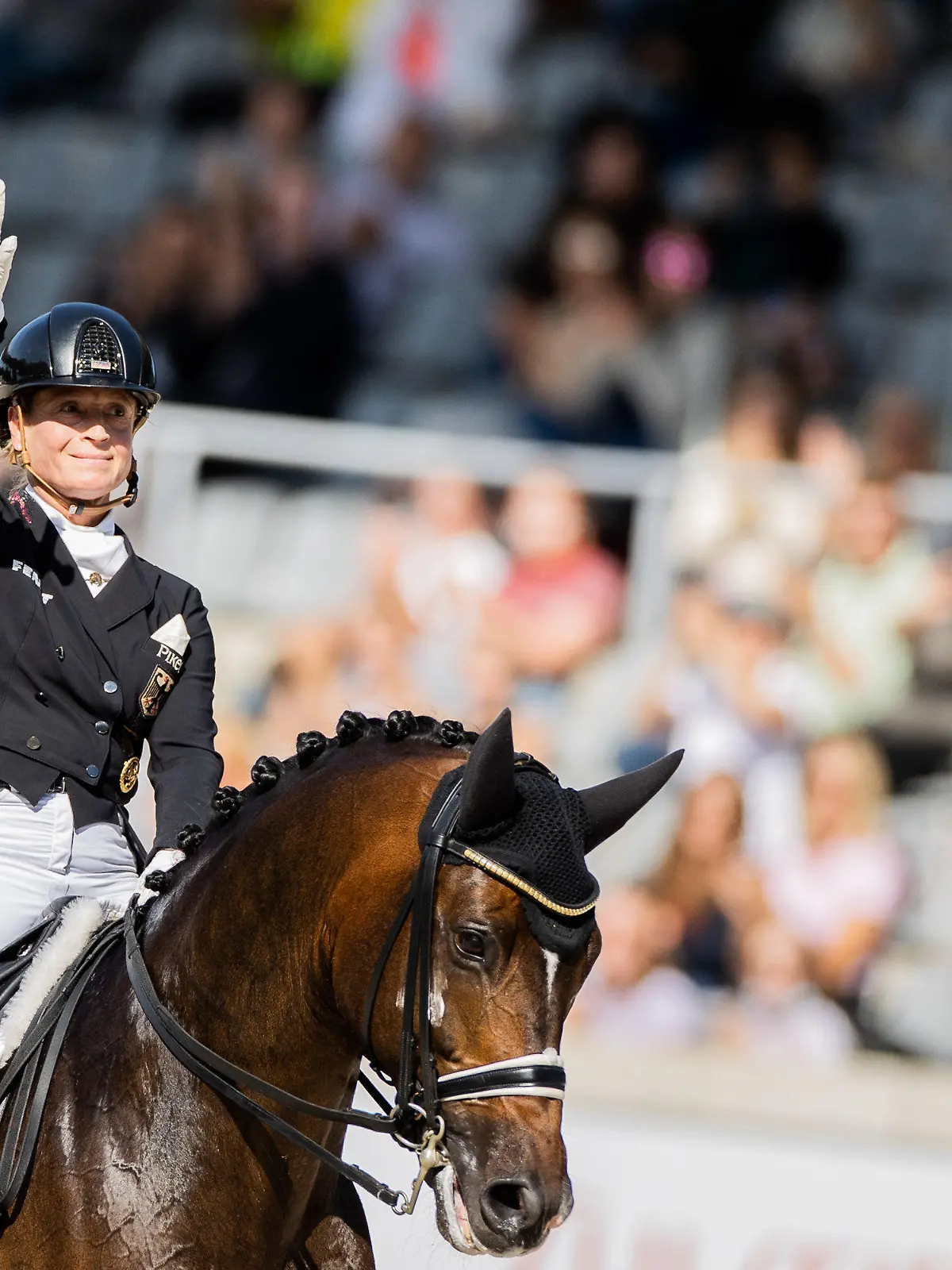dpatopbilder - 19.09.2021, Nordrhein-Westfalen, Aachen: CHIO, Dressur, Freestyle Grand Prix, Großer Dressurpreis von Aachen: Die Reiterin Isabell Werth, Mannschafts-Olympiasiegerin aus Deutschland, auf ihrem Pferd "Quantaz" freut sich nach ihrem Ritt. Werth gewann den Großen Dressurpreis. Foto: Rolf Vennenbernd/dpa +++ dpa-Bildfunk +++