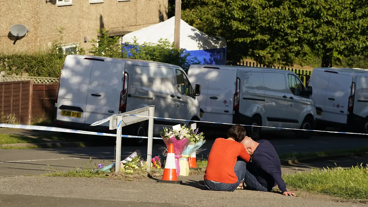 Killamarsh deaths. The father to some of the victims leaves flowers at the scene in Chandos Crescent, Killamarsh, near Sheffield, where four people were found dead at a house on Sunday. Derbyshire Police said a man is in police custody and they are not looking for anyone else in connection with the deaths. Picture date: Monday September 20, 2021. See PA story POLICE Killamarsh. Photo credit should read: Danny Lawson/PA Wire URN:62547400