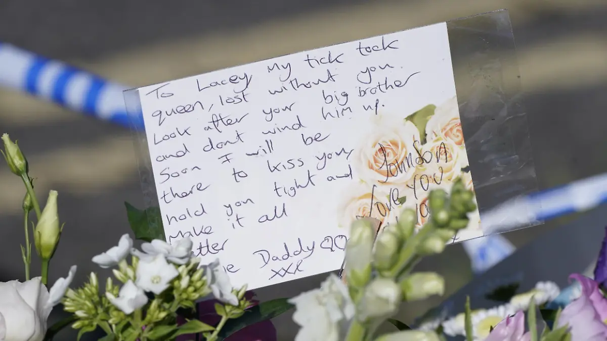 Killamarsh deaths. Messages left by the father to one of the victims on bouquets of flowers at the scene in Chandos Crescent, Killamarsh, near Sheffield, where four people were found dead at a house on Sunday. Derbyshire Police said a man is in police custody and they are not looking for anyone else in connection with the deaths. Picture date: Monday September 20, 2021. See PA story POLICE Killamarsh. Photo credit should read: Danny Lawson/PA Wire URN:62547229