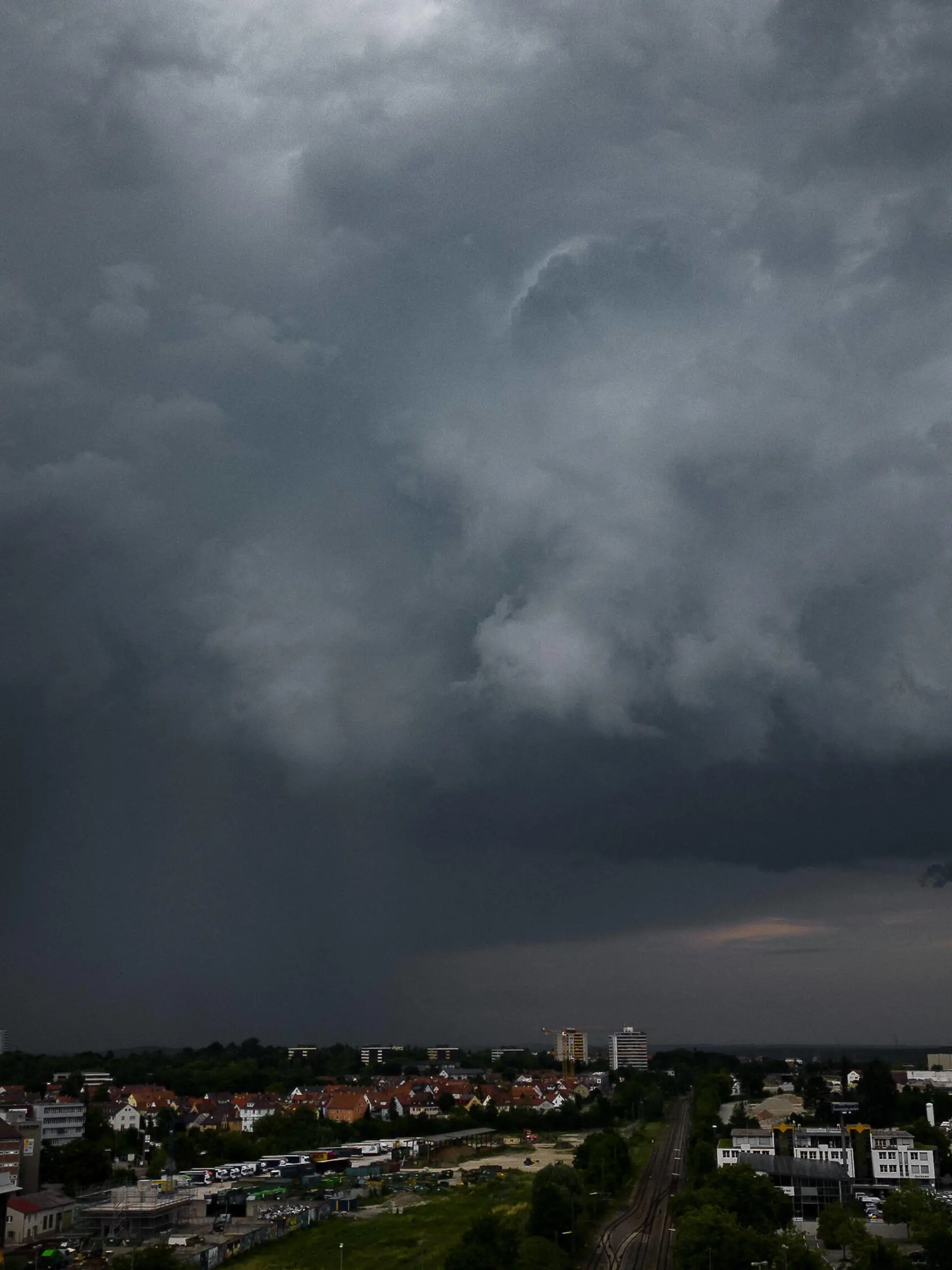 Reutlingen Unwetter Baden-Wuerttemberg, Reutlingen, 30.06.2021, Unwetter Baden-Wuerttemberg, Reutlingen, 30.06.2021, *** Reutlingen severe weather Baden Wuerttemberg, Reutlingen, 30 06 2021, severe weather Baden Wuerttemberg, Reutlingen, 30 06 2021, Copyright: xDROFITSCH/EIBNERx EP_ddh 