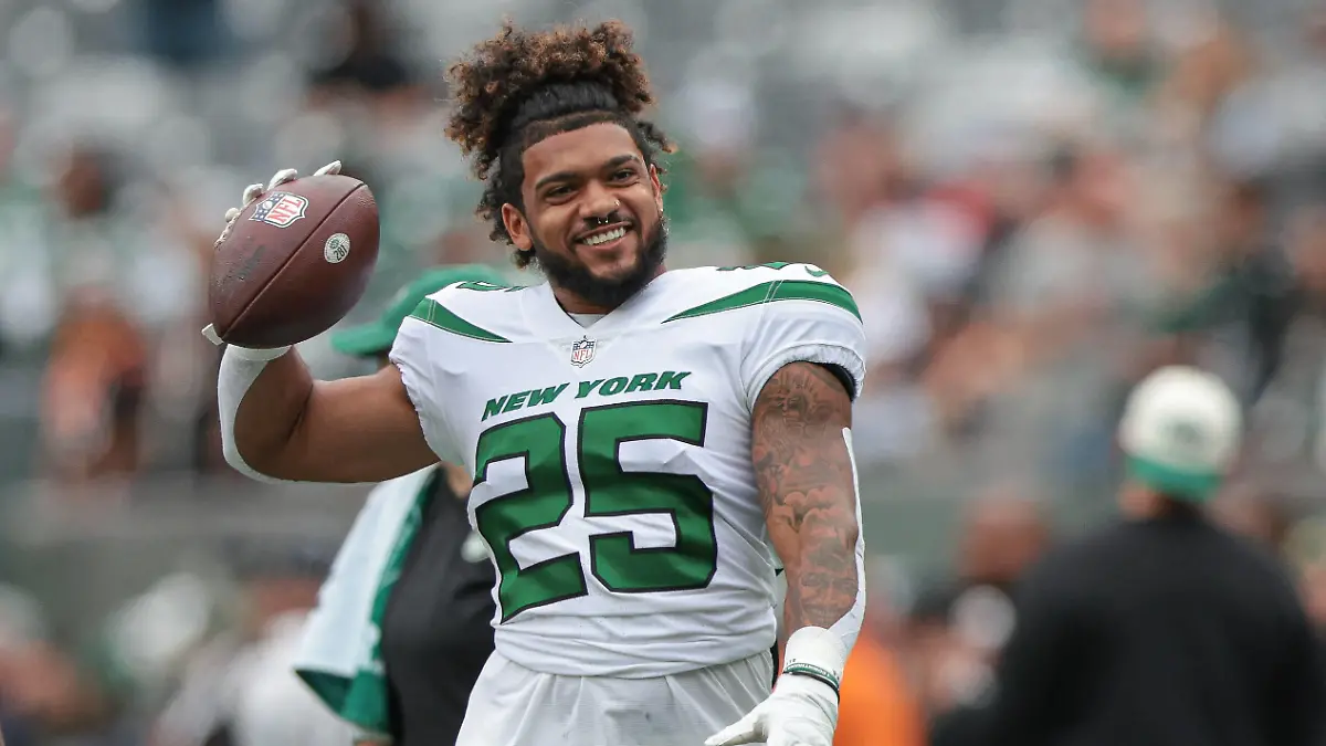 NFL, American Football Herren, USA Cincinnati Bengals at New York Jets, Sep 25, 2022 East Rutherford, New Jersey, USA New York Jets running back Ty Johnson 25 warms up before the game against the Cincinnati Bengals at MetLife Stadium. Mandatory Credit: Vincent Carchietta-USA TODAY Sports, 25.09.2022 12:15:43, 19114956, NPStrans, MetLife Stadium, New York Jets, Ty Johnson, NFL, Cincinnati Bengals PUBLICATIONxINxGERxSUIxAUTxONLY Copyright: xVincentxCarchiettax 19114956