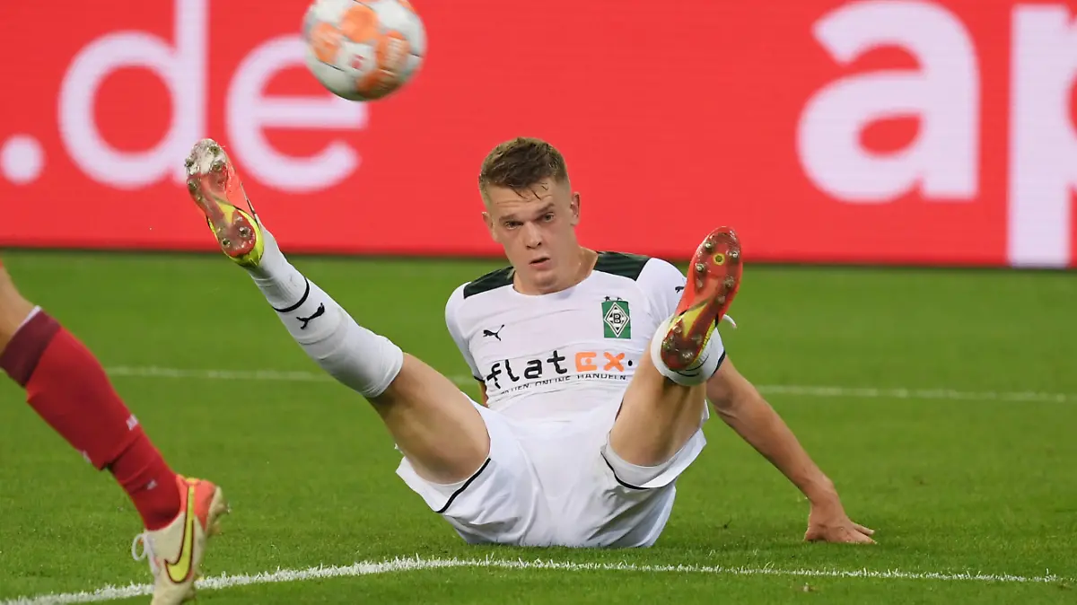 Matthias Ginter Borussia Moenchengladbach 12.09.2021, Fussball GER, Saison 2021 2022, 1. Bundesliga, 4. Spieltag, Borussia Mönchengladbach - DSC Arminia Bielefeld, Foto: TEAM2sportphoto ***DFL regulations prohibit any use of photographs as image sequences and/or quasi-video.*** Moenchengladbach Nordrhein Westfalen Deutschland *** Matthias Ginter Borussia Moenchengladbach 12 09 2021, Football GER, Season 2021 2022, 1 Bundesliga, Matchday 4, Borussia Mönchengladbach DSC Arminia Bielefeld, Photo TEAM2sportphoto DFL regulations prohibit any use of photographs as image sequences and or quasi video Moenchengladbach Nordrhein Westfalen Germany Team2