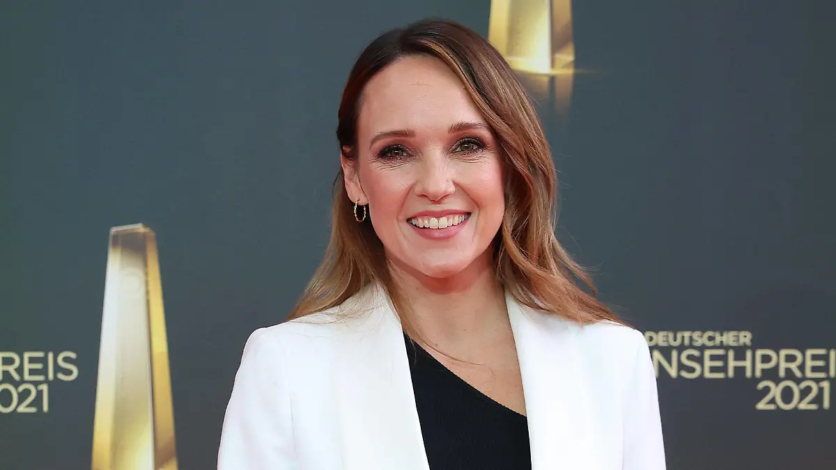 Carolin Kebekus bei der Ankunft zur Deutscher Fernsehpreis Verleihung am 16.09.2021 in Köln Deutscher Fernsehpreis Verleihung 2021 in Koeln *** Carolin Kebekus arriving at the German Television Award ceremony on 16 09 2021 in Cologne German Television Award ceremony 2021 in Cologne PUBLICATIONxINxGERxSUIxAUTxONLY