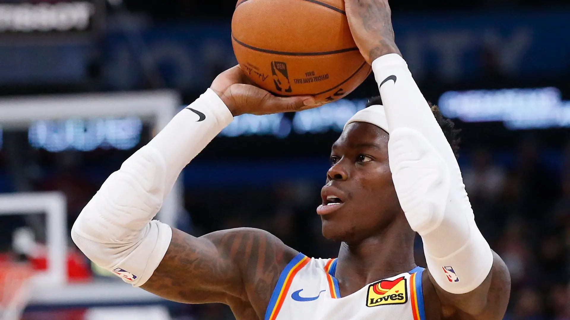ARCHIV - 15.01.2020, USA, Oklahoma City: Basketball: NBA, Oklahoma City Thunder - Toronto Raptors. Dennis Schröder von Oklahoma City Thunder in Aktion. (zu dpa "Dennis Schröder freut sich auf die Lakers - «Große Ehre»") Foto: Sue Ogrocki/AP/dpa +++ dpa-Bildfunk +++