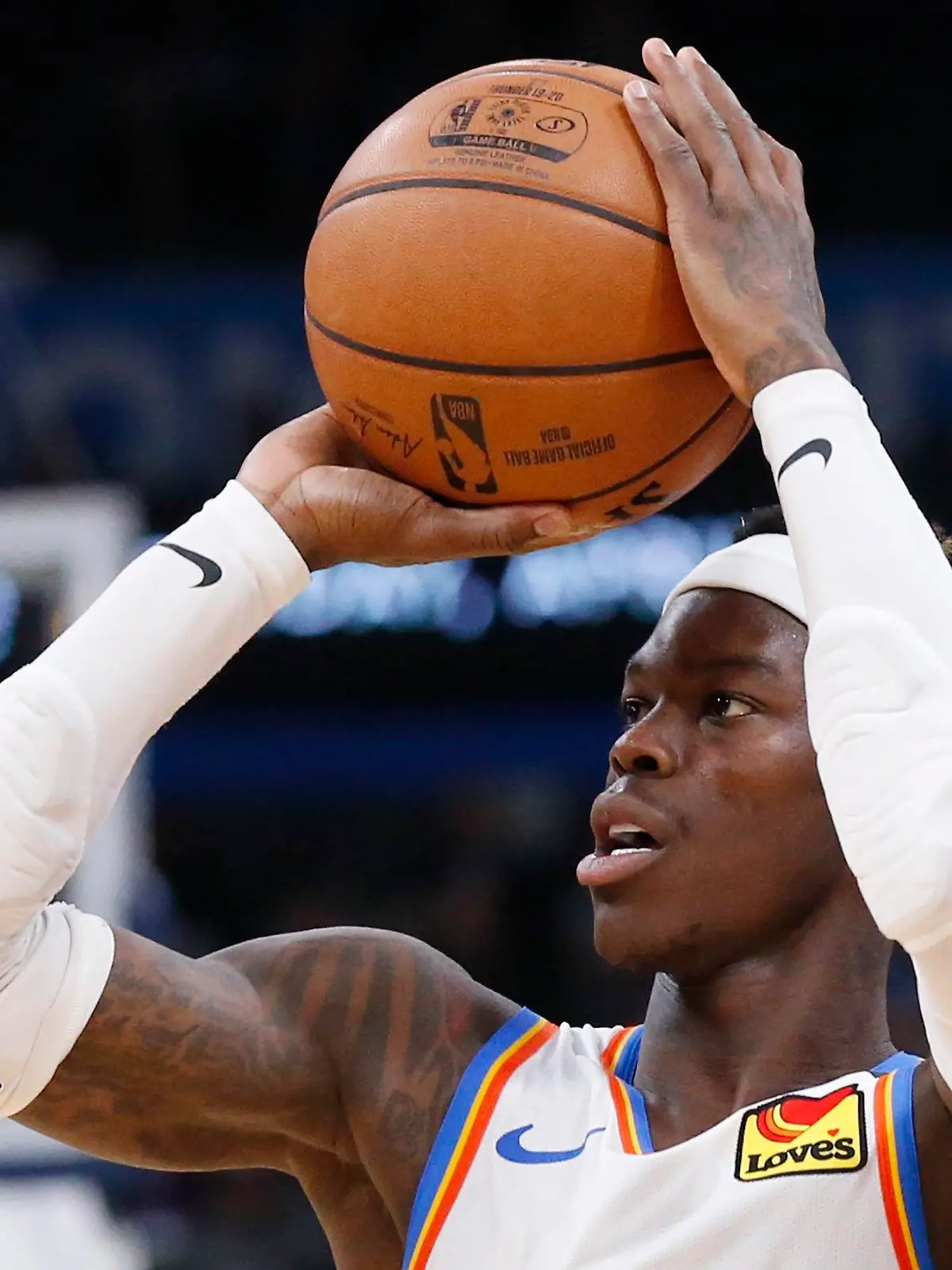 ARCHIV - 15.01.2020, USA, Oklahoma City: Basketball: NBA, Oklahoma City Thunder - Toronto Raptors. Dennis Schröder von Oklahoma City Thunder in Aktion. (zu dpa "Dennis Schröder freut sich auf die Lakers - «Große Ehre»") Foto: Sue Ogrocki/AP/dpa +++ dpa-Bildfunk +++