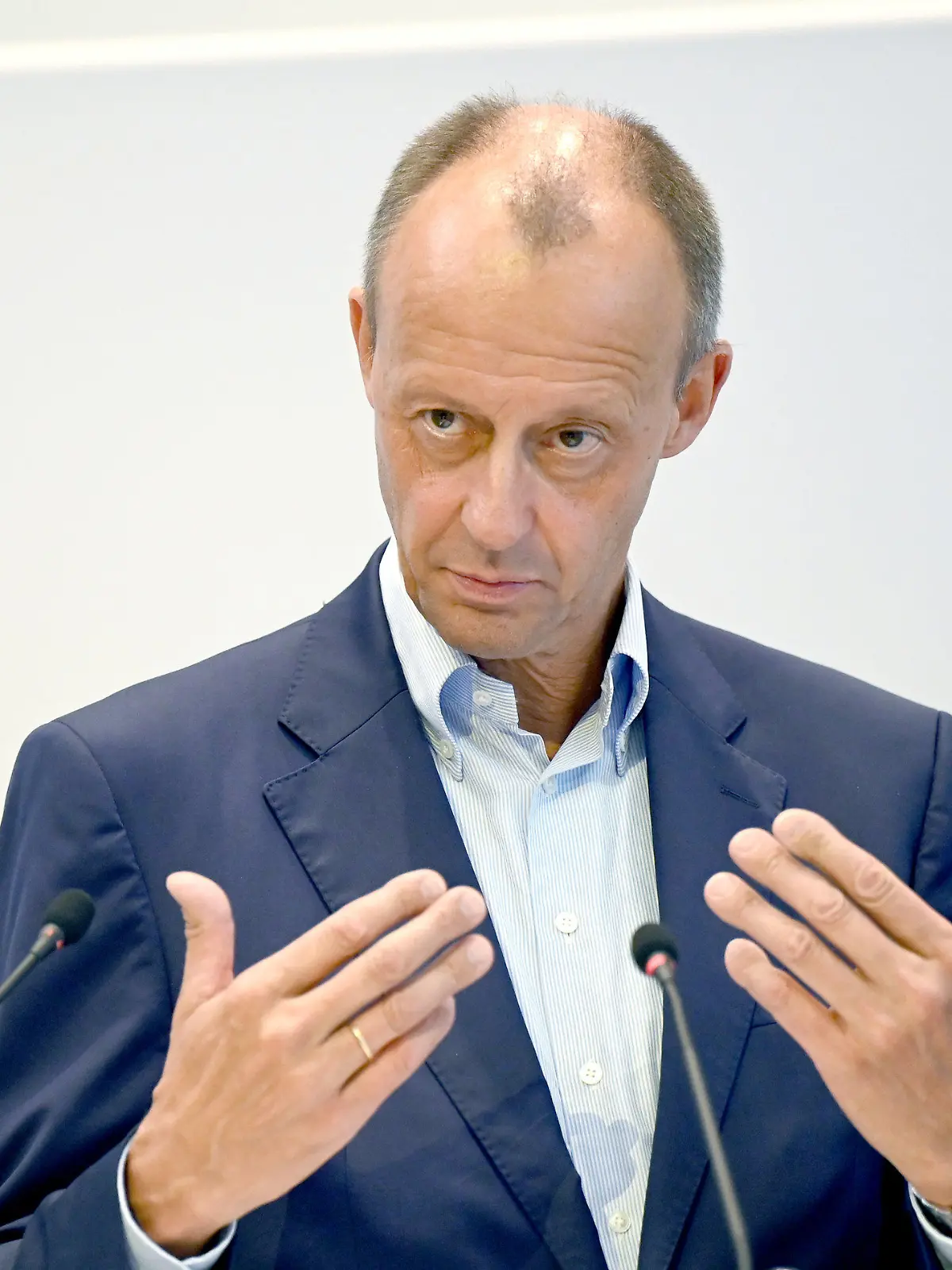 15.09.2021, Baden-Württemberg, Stuttgart: Friedrich Merz, Wirtschaftsexperte in der CDU, spricht beim Arbeitgeberverband Südwestmetall bei einer Pressekonferenz. Foto: Bernd Weißbrod/dpa +++ dpa-Bildfunk +++