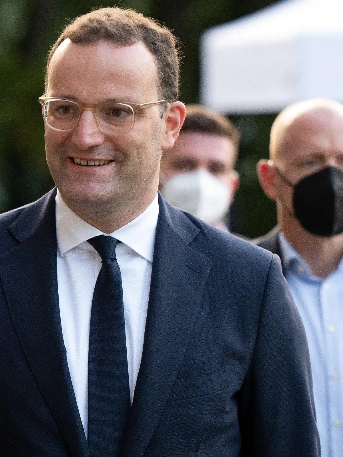 13.09.2021, Nordrhein-Westfalen, Düsseldorf: Jens Spahn (CDU), Bundesgesundheitsminister, kommt zu Fuß zum Ständehaus. Spahn war Gast des Ständehaustreffs der Rheinischen Post. Foto: Federico Gambarini/dpa +++ dpa-Bildfunk +++