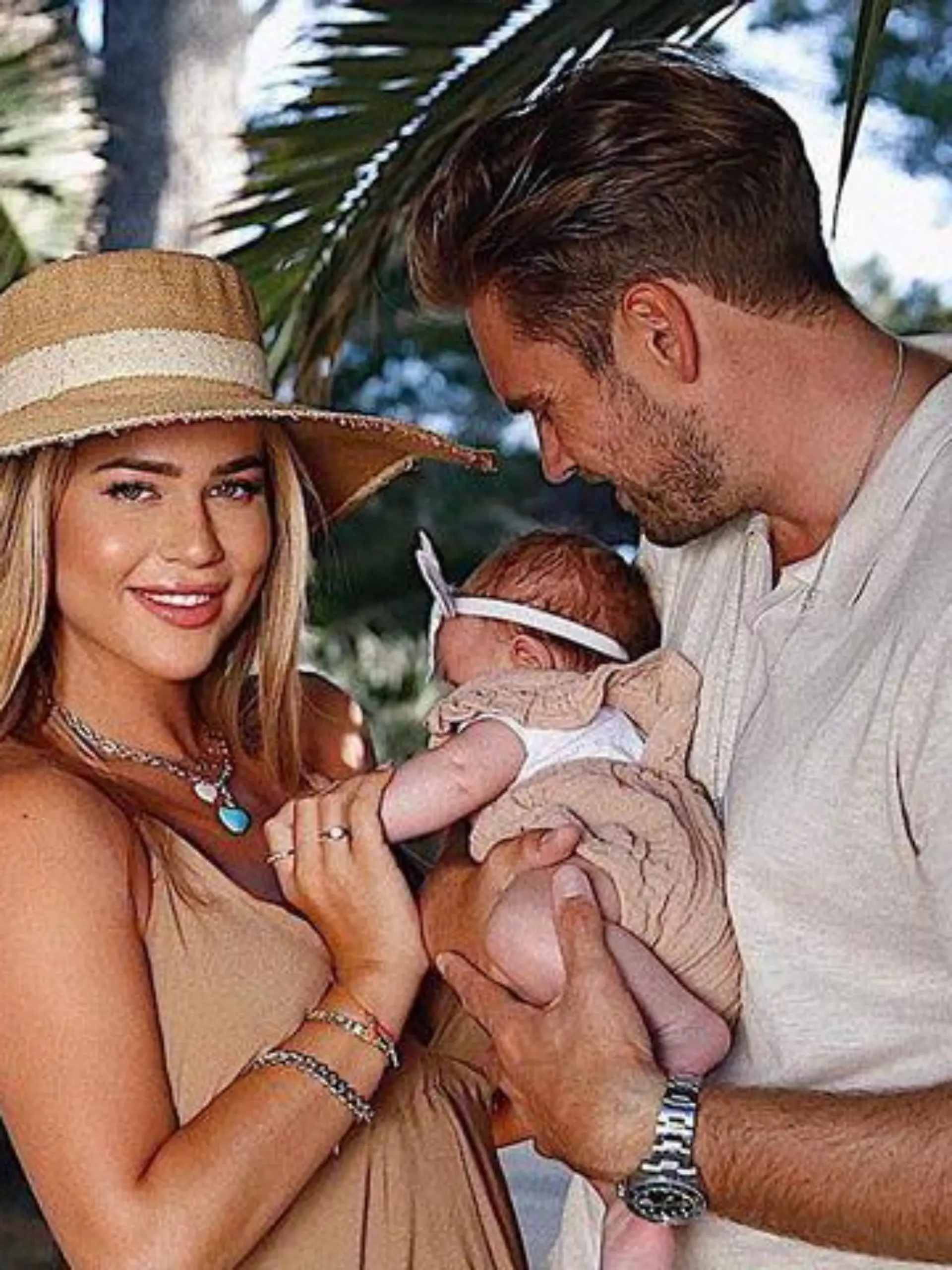 Fliegen nach Deutschland: Jessica Paszka und Johannes Haller mit Baby Hailey