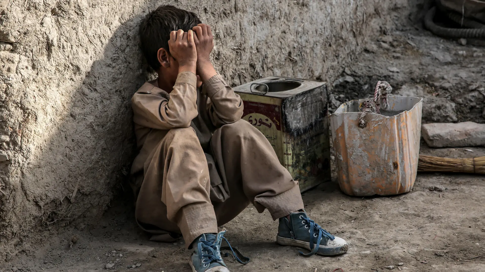 Displaced people on the outskirts of Kabul Afghan boy in a homeless neighbourhood on the outskirts of Kabul. Many Afghans have fled their homes due to insecurity and war in Afghanistan s provinces and have settled with their families in other parts of Afghanistan, especially on the outskirts of Kabul, among the rubble and garbage dumps. Tehran outskirts Kabul Afghanistan Copyright: xMaryamxMajdx