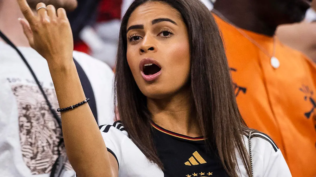 Doha, Qatar. 27th Nov, 2022. Freundin Nico Schlotterbeck Deutschland Germany - Spain Deutschland - Spanien World Cup 2022 in Qatar 27.11.2022 Credit: Moritz Müller *** Doha, Qatar 27th Nov, 2022 girlfriend Nico Schlotterbeck Germany Spain Germany Spain World Cup 2022 in Qatar 27 11 2022 Credit Moritz Müller