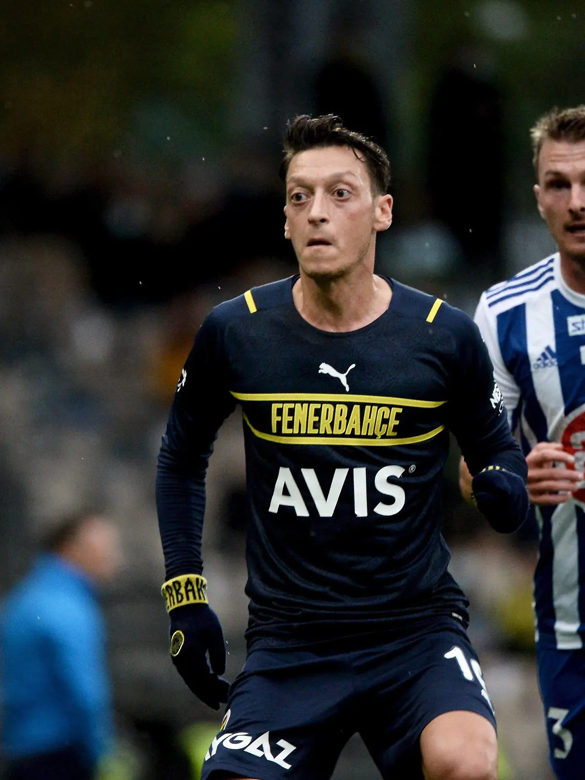 Mesut Özil L of Fenerbahce and Janne Saksela of HJK during the football UEFA Europa League play-off match between HJK and Fenerbahce in Helsinki, Finland on August 26, 2021. Helsinki Finland LKFTVX20210826192607BKVW PUBLICATIONxNOTxINxSUIxAUTxFRAxKORxJPNxSWExNORxFINxDENxNED Copyright: xMikkoxStigx 