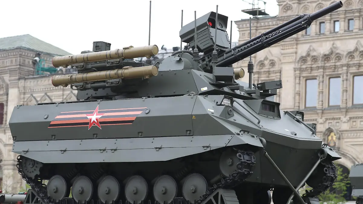 MOSCOW, RUSSIA - MAY 6, 2018: An Uran-9 military robot seen in Moscow s Red Square during a dress rehearsal of the upcoming 9 May military parade marking the 73rd anniversary of the victory in the Great Patriotic War, the Eastern Front of World War II. Sergei Savostyanov/TASS PUBLICATIONxINxGERxAUTxONLY TS07E34A  