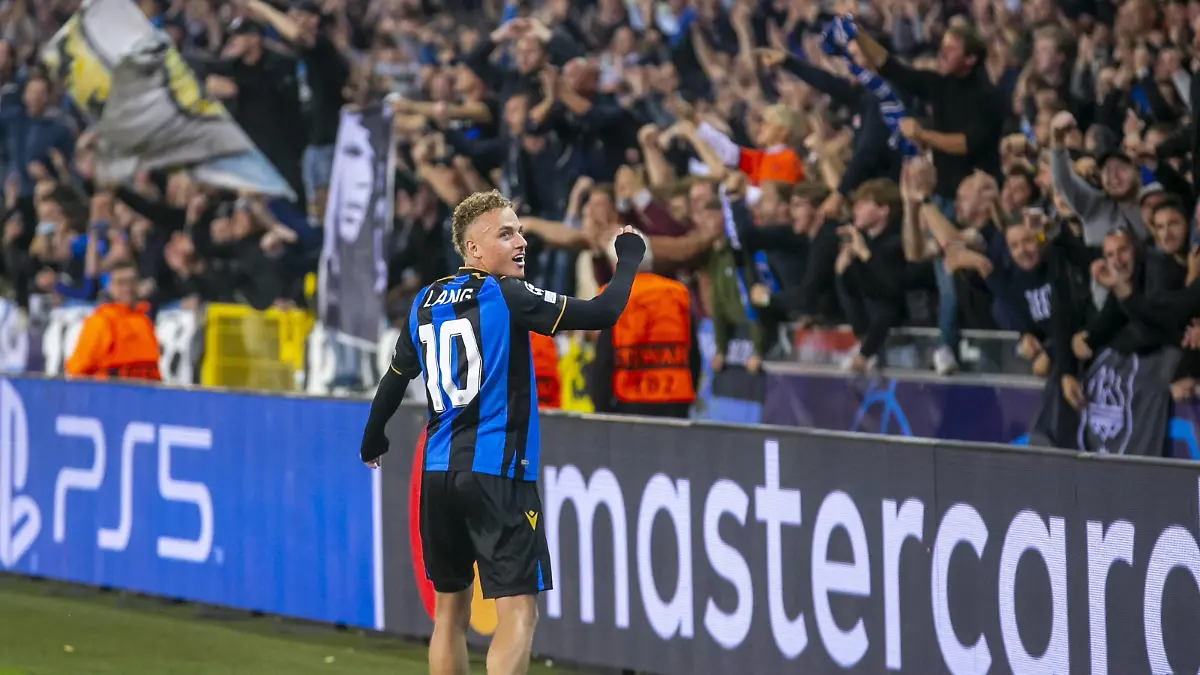 BRUGGE, Jan Breydel Stadium, 15-09-2021 , season 2021 / 2022 , UEFA Champions League Group Stage. Final result 1-1, Club Brugge player Noa Lang celebrating after the game during the match Club Brugge - Paris Saint Germain Club Brugge - Paris Saint Germain PUBLICATIONxNOTxINxNED x13481474x Copyright: