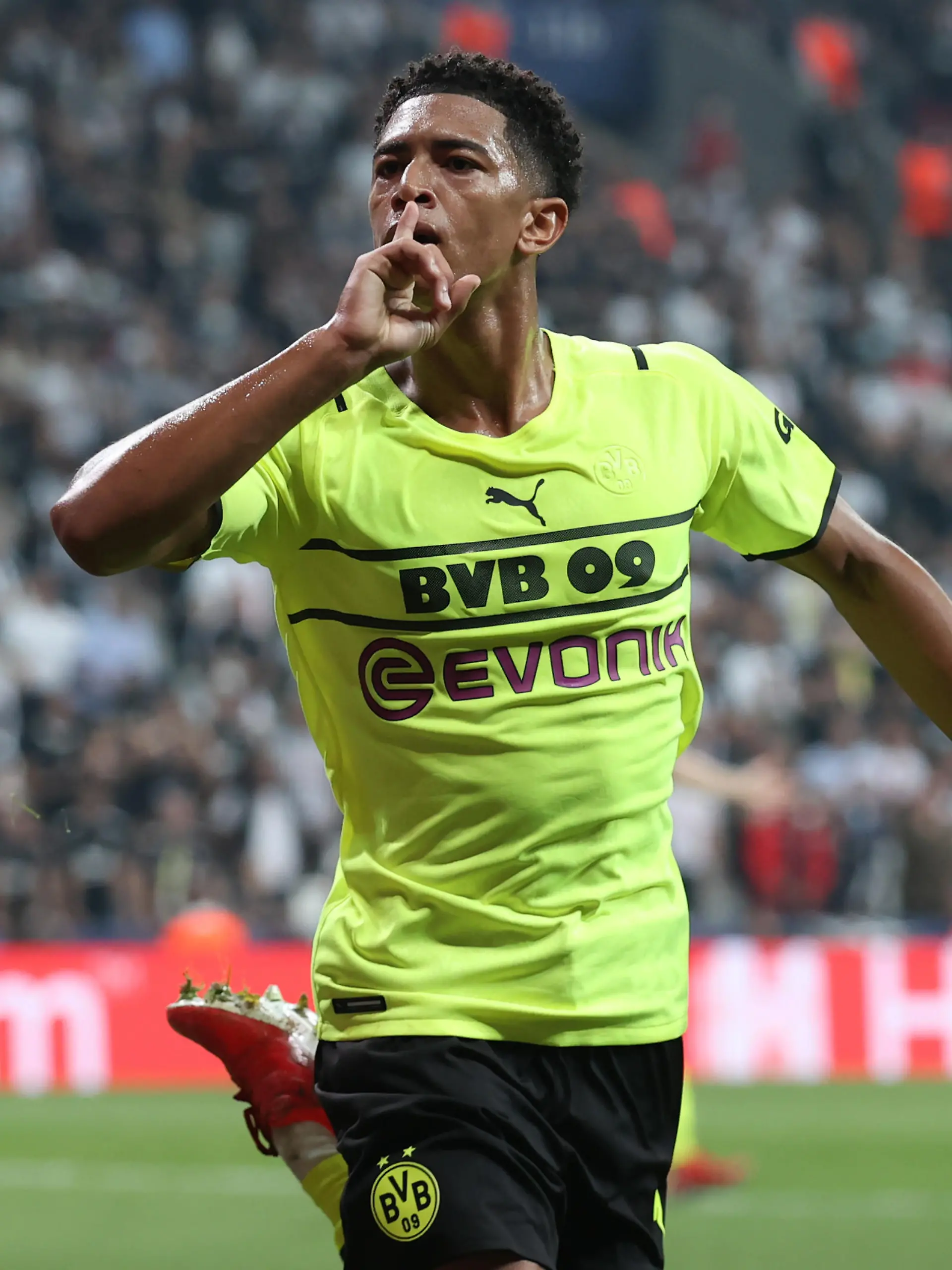ISTANBUL, TURKEY - SEPTEMBER 15: Jude Bellingham of Borussia Dortmund celebrates after scoring their side's first goal during the UEFA Champions League group C match between Besiktas and Borussia Dortmund at Vodafone Park on September 15, 2021 in Istanbul, Turkey. (Photo by Alex Grimm/Getty Images)