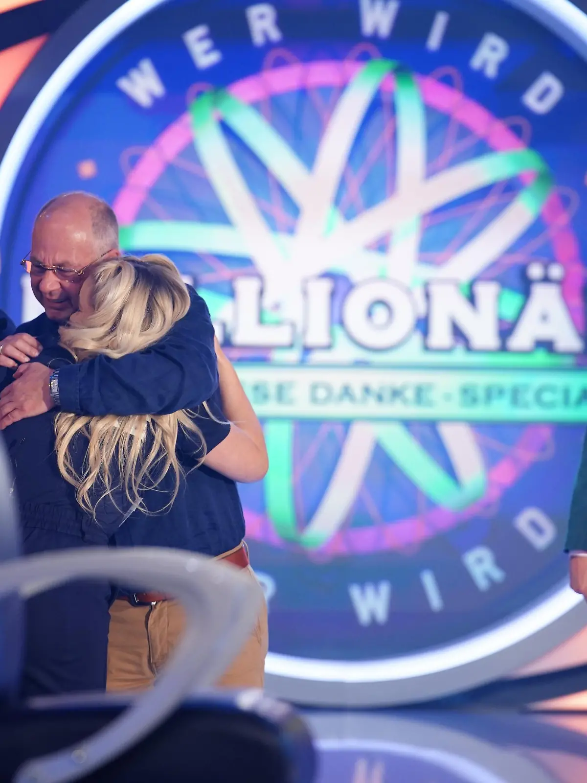 Achtung! Sperrfrist für alle Medien bis Mo., 20.09.2021, 22:15 Uhr!

Kandidat Heinrich Annas (M.), seine Kinder Johanna und Daniel Annas. Rechts  Moderator Günther Jauch

Die Verwendung des sendungsbezogenen Materials ist nur mit dem Hinweis und Verlinkung auf TVNOW gestattet.
