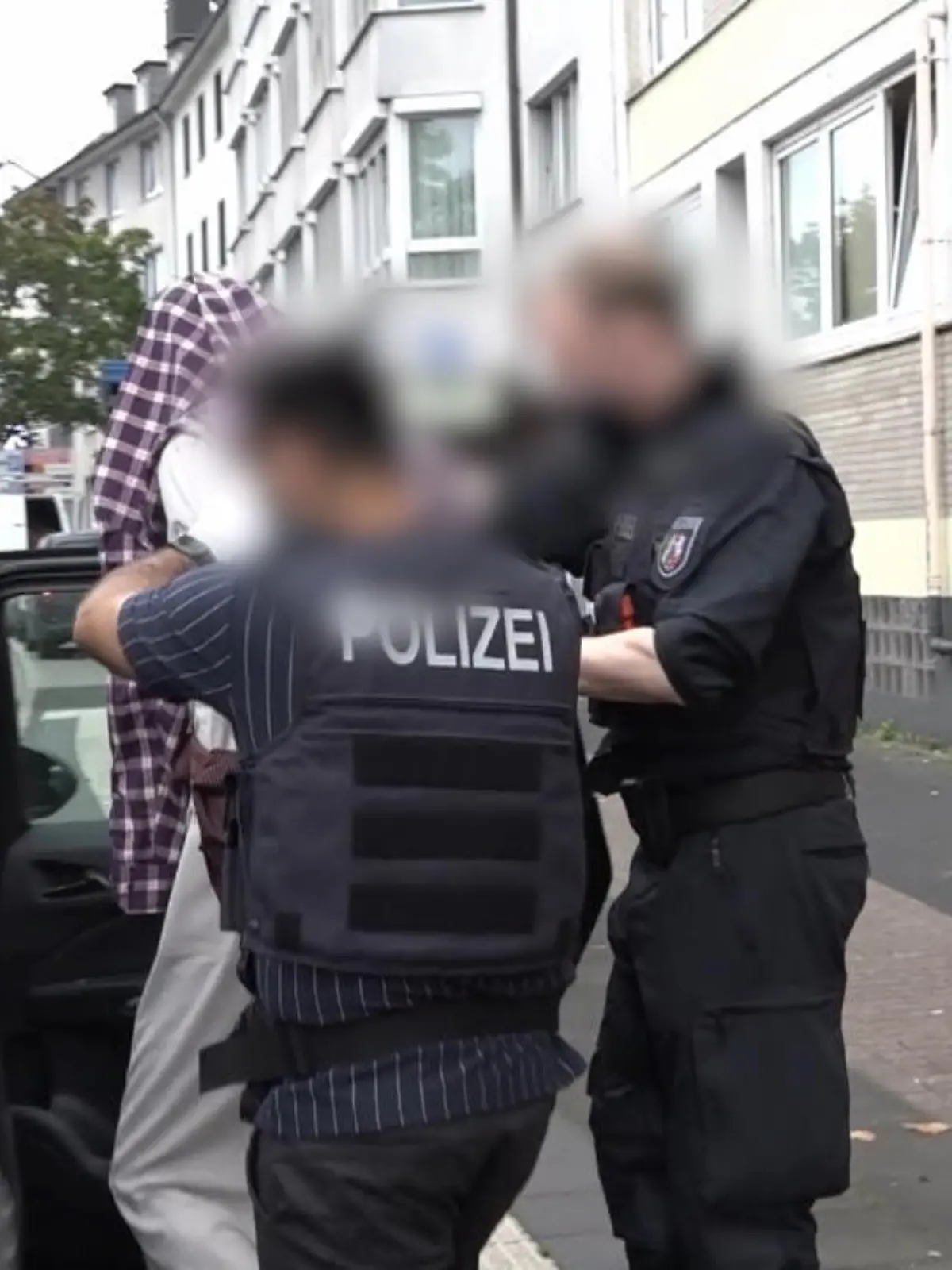 Bild zu: "Versucher Anschlag auf Synagoge "
