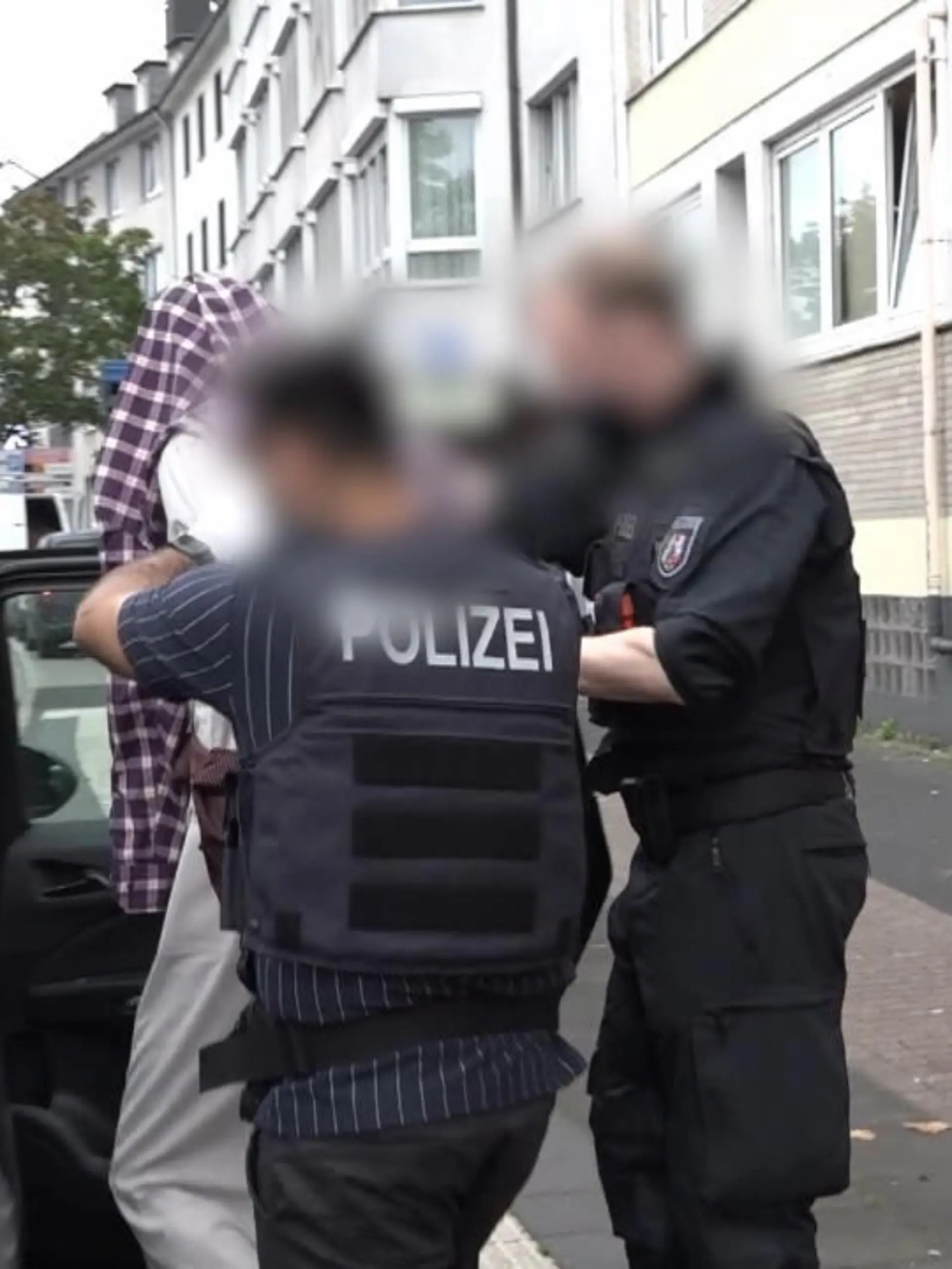 Bild zu: "Versucher Anschlag auf Synagoge "