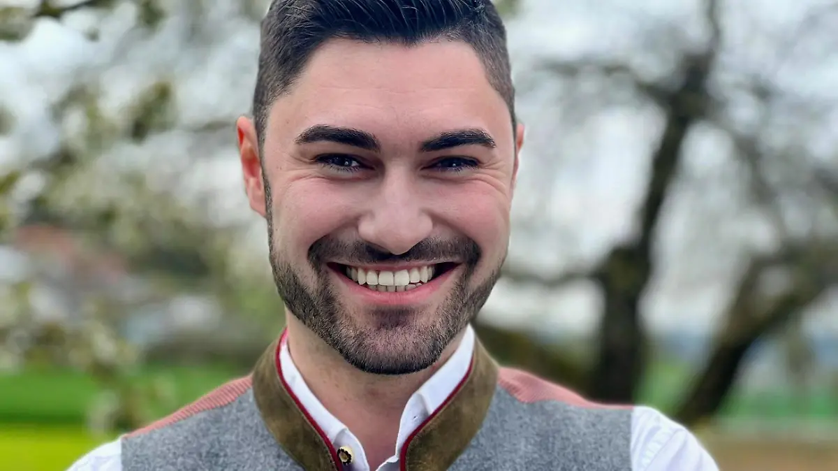 +++ ACHTUNG SPERRFRIST!! - KEINE VERÖFFENTLICHUNG VOR Mo., 29.05.2023, 19:00 Uhr +++

Viehwirt Daniel (26) aus Bayern

+++ Die Verwendung des sendungsbezogenen Materials ist nur mit dem Hinweis und Verlinkung auf RTL+ gestattet. +++